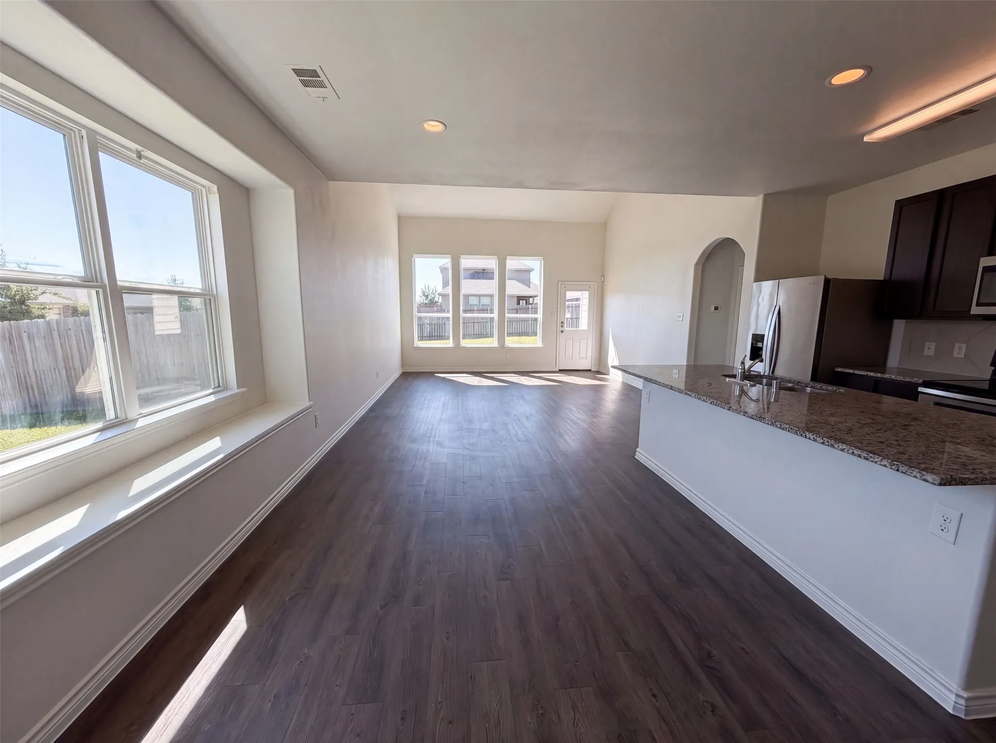 Single Family Residence For Sale in Ellis County , 1713 Blue Jay Drive, Ennis, Texas 75119, 4 Bedroom, 3 Bathroom, 2 Garage spaces, 2,125 Sqft, built in 2018, mls#21342945, Real Estate Agent in Ennis, Homes For Sale in Ellis county, Homes For Sale in Ennis, Realtor in Ennis Texas, Real Estate Brokerage Independent Realty Texas, Luminita Cordes Realtor