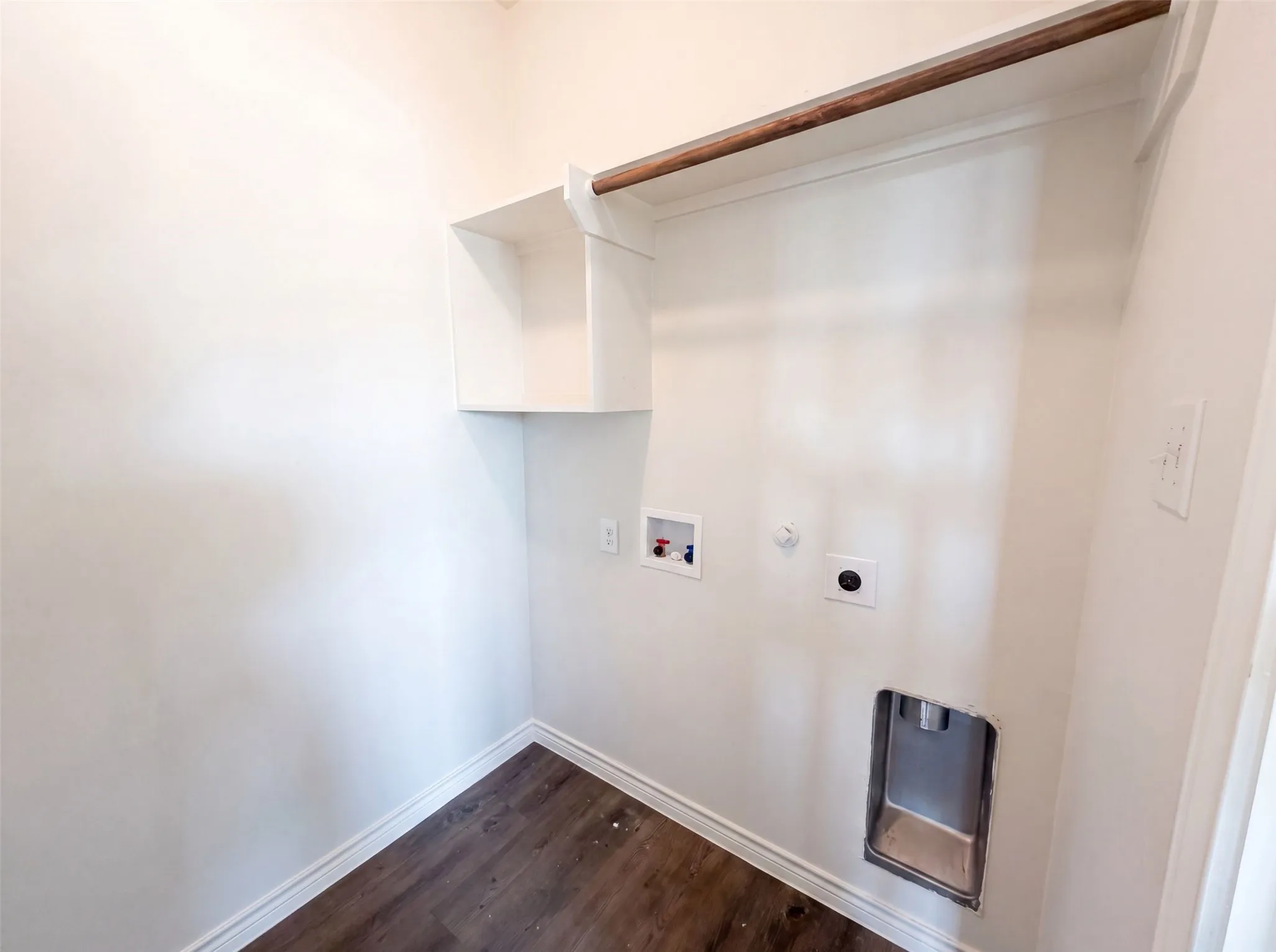 Single Family Residence For Sale in Ellis County , 1713 Blue Jay Drive, Ennis, Texas 75119, 4 Bedroom, 3 Bathroom, 2 Garage spaces, 2,125 Sqft, built in 2018, mls#21342945, Real Estate Agent in Ennis, Homes For Sale in Ellis county, Homes For Sale in Ennis, Realtor in Ennis Texas, Real Estate Brokerage Independent Realty Texas, Luminita Cordes Realtor