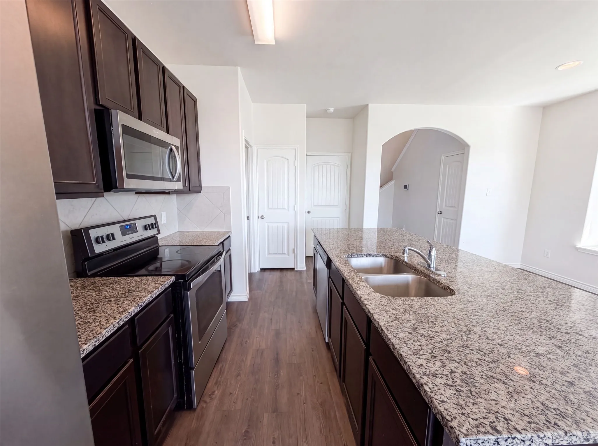 Single Family Residence For Sale in Ellis County , 1713 Blue Jay Drive, Ennis, Texas 75119, 4 Bedroom, 3 Bathroom, 2 Garage spaces, 2,125 Sqft, built in 2018, mls#21342945, Real Estate Agent in Ennis, Homes For Sale in Ellis county, Homes For Sale in Ennis, Realtor in Ennis Texas, Real Estate Brokerage Independent Realty Texas, Luminita Cordes Realtor