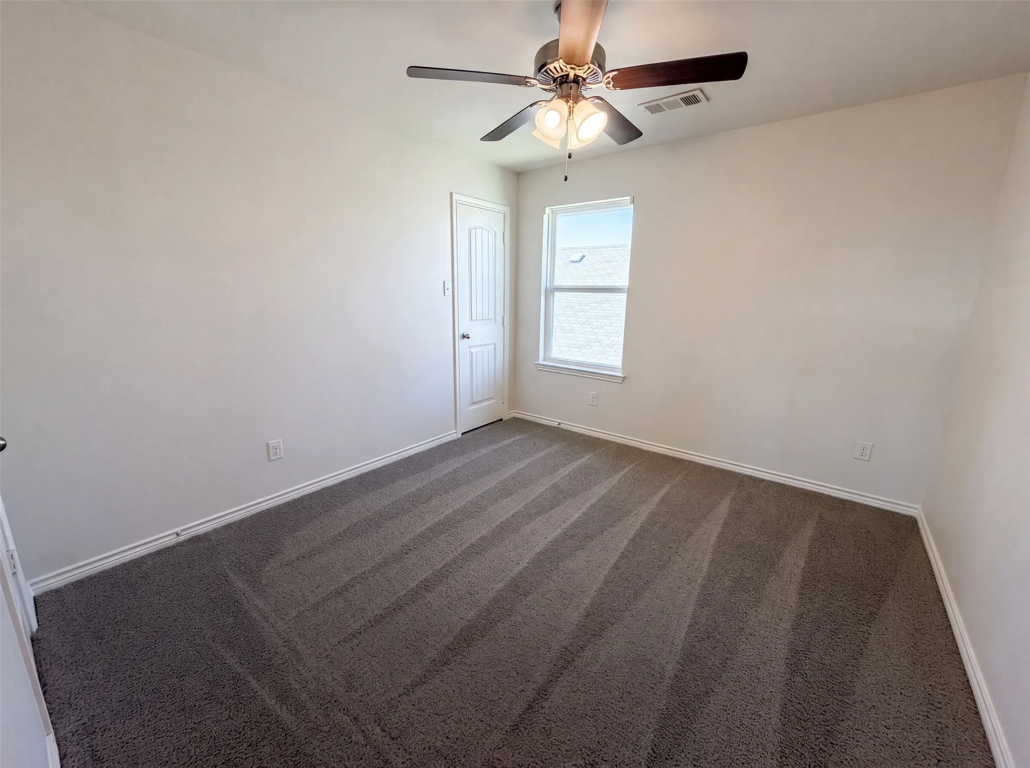 Single Family Residence For Sale in Ellis County , 1713 Blue Jay Drive, Ennis, Texas 75119, 4 Bedroom, 3 Bathroom, 2 Garage spaces, 2,125 Sqft, built in 2018, mls#21342945, Real Estate Agent in Ennis, Homes For Sale in Ellis county, Homes For Sale in Ennis, Realtor in Ennis Texas, Real Estate Brokerage Independent Realty Texas, Luminita Cordes Realtor