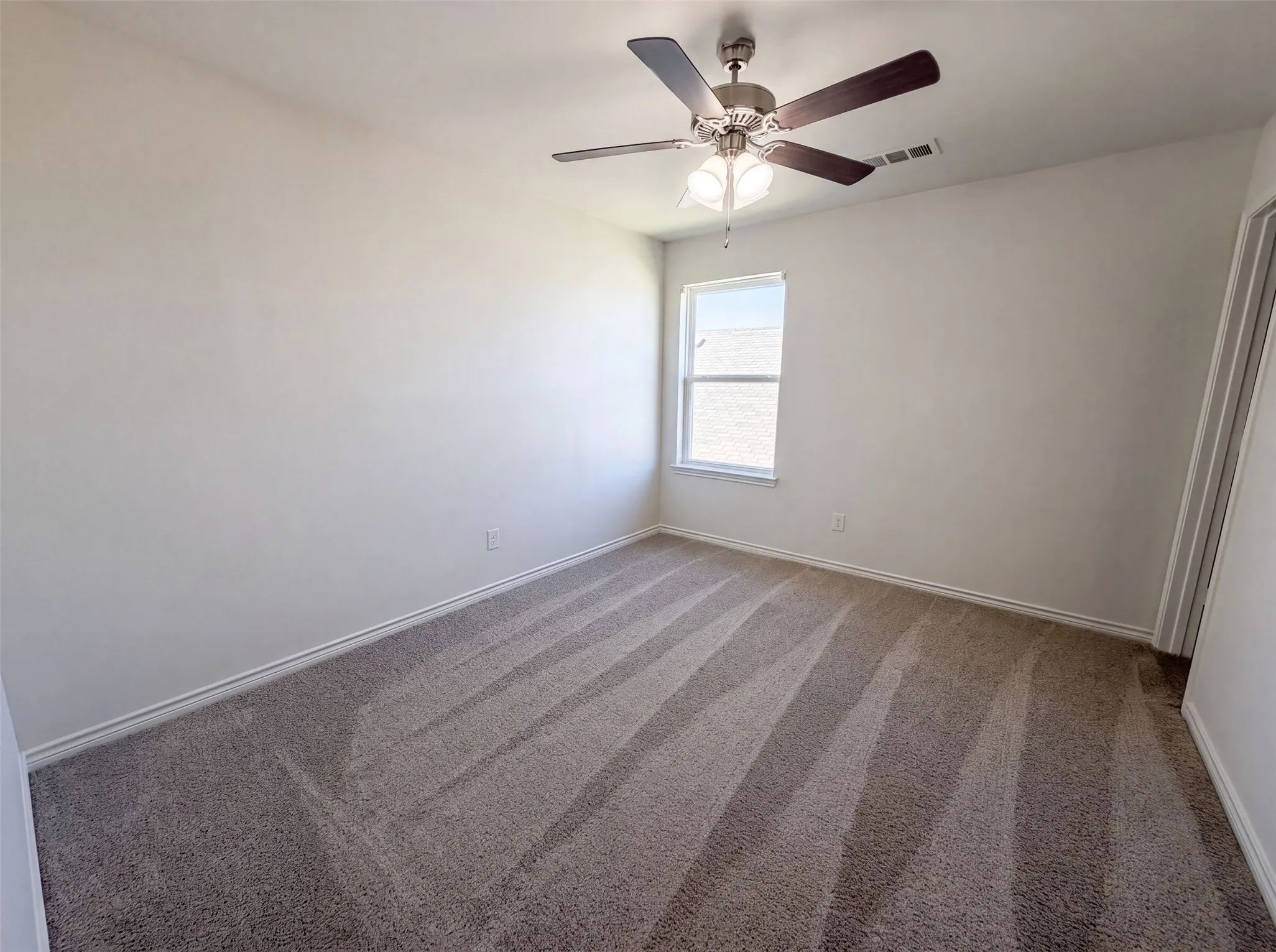 Single Family Residence For Sale in Ellis County , 1713 Blue Jay Drive, Ennis, Texas 75119, 4 Bedroom, 3 Bathroom, 2 Garage spaces, 2,125 Sqft, built in 2018, mls#21342945, Real Estate Agent in Ennis, Homes For Sale in Ellis county, Homes For Sale in Ennis, Realtor in Ennis Texas, Real Estate Brokerage Independent Realty Texas, Luminita Cordes Realtor
