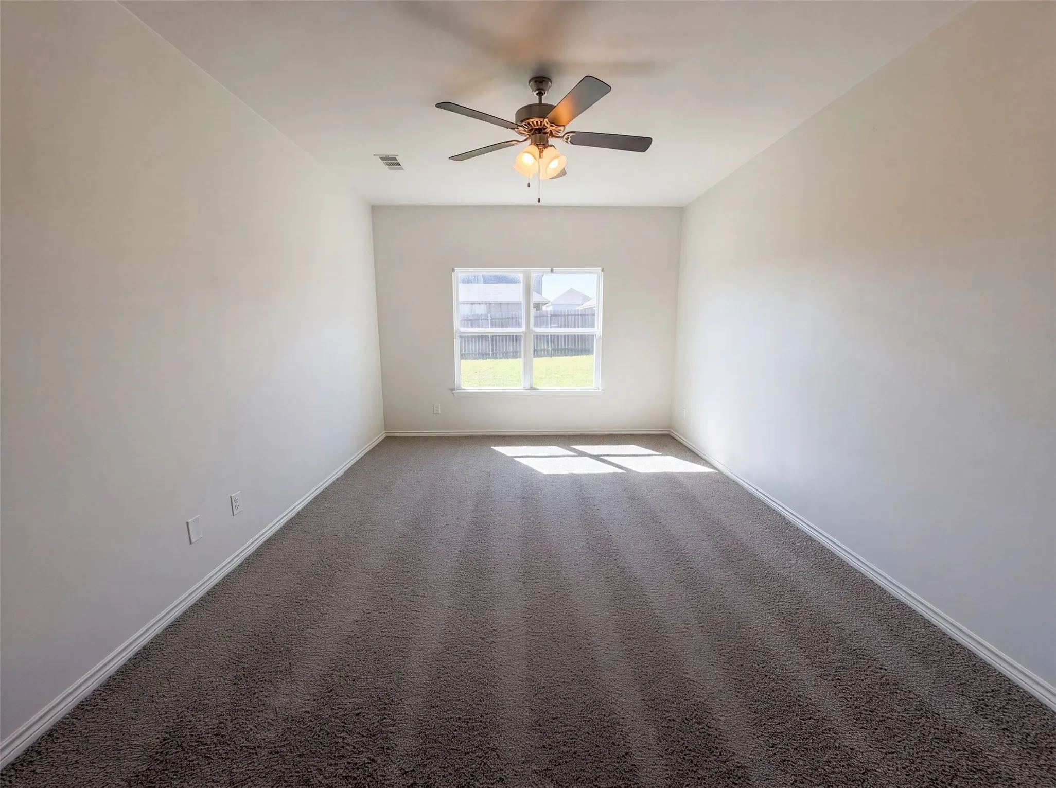 Single Family Residence For Sale in Ellis County , 1713 Blue Jay Drive, Ennis, Texas 75119, 4 Bedroom, 3 Bathroom, 2 Garage spaces, 2,125 Sqft, built in 2018, mls#21342945, Real Estate Agent in Ennis, Homes For Sale in Ellis county, Homes For Sale in Ennis, Realtor in Ennis Texas, Real Estate Brokerage Independent Realty Texas, Luminita Cordes Realtor