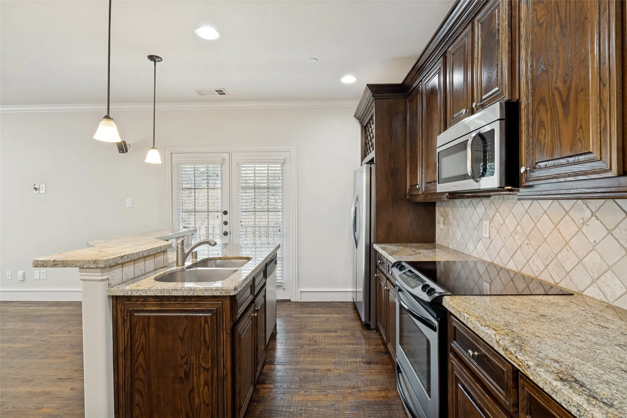 Condominium For Sale in Dallas County , 1910 Hope Street 5, Dallas, Texas 75206, 2 Bedroom, 3 Bathroom, 2 Garage spaces, 1,374 Sqft, built in 2005, mls#21341668, Real Estate Agent in Dallas, Homes For Sale in Dallas county, Homes For Sale in Dallas, Realtor in Dallas Texas, Real Estate Brokerage Independent Realty Texas, Luminita Cordes Realtor