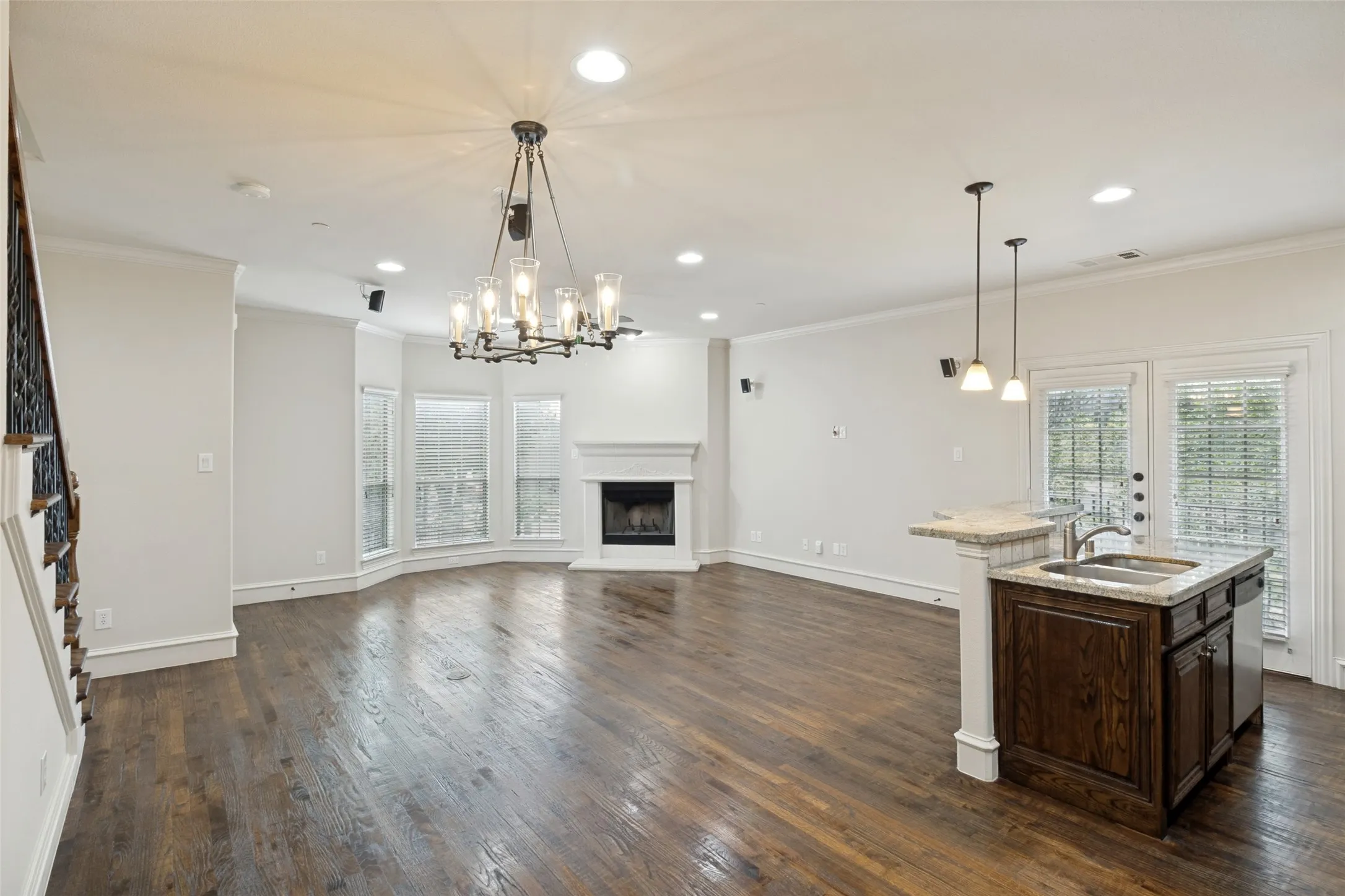 Condominium For Sale in Dallas County , 1910 Hope Street 5, Dallas, Texas 75206, 2 Bedroom, 3 Bathroom, 2 Garage spaces, 1,374 Sqft, built in 2005, mls#21341668, Real Estate Agent in Dallas, Homes For Sale in Dallas county, Homes For Sale in Dallas, Realtor in Dallas Texas, Real Estate Brokerage Independent Realty Texas, Luminita Cordes Realtor