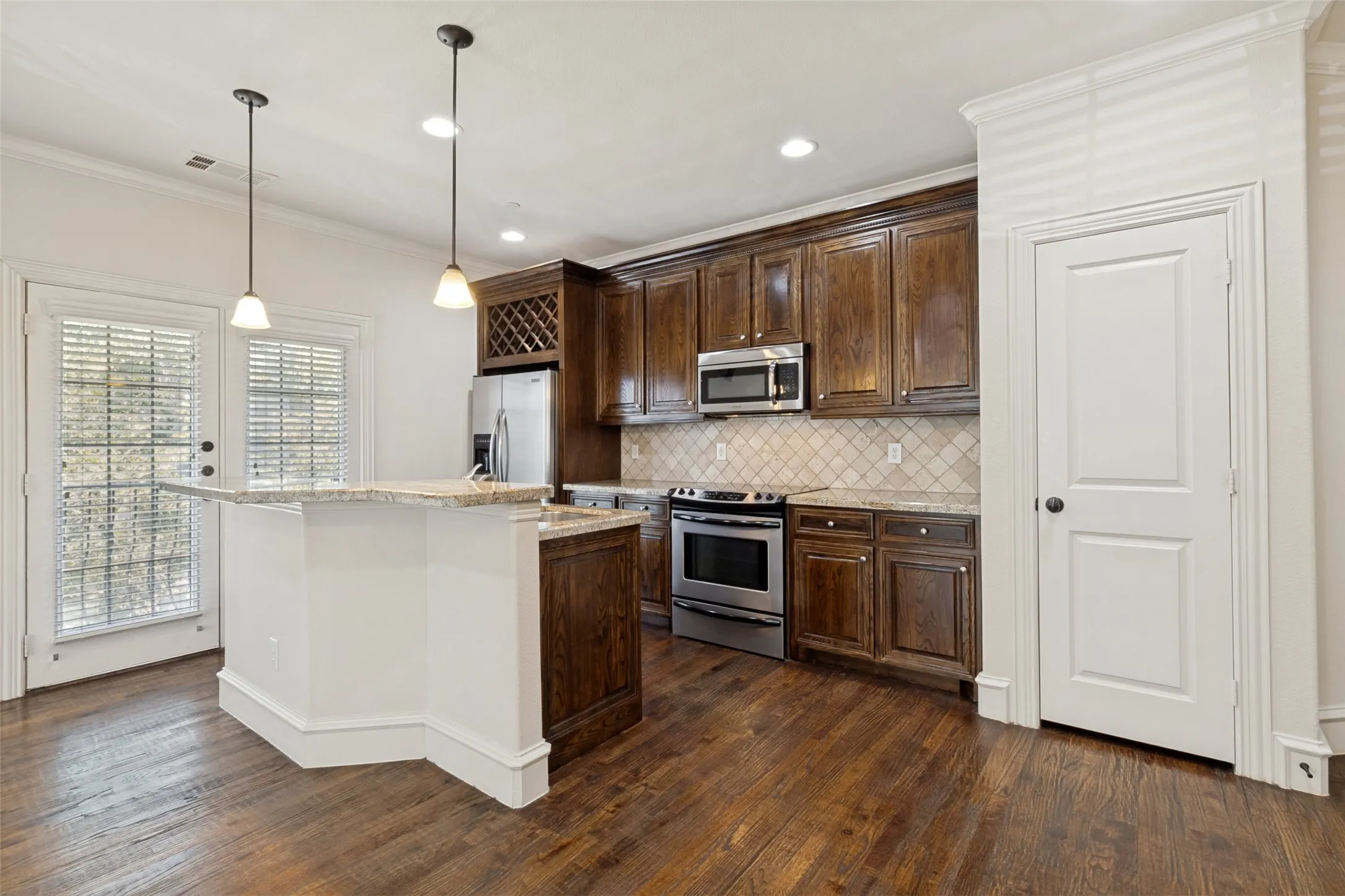 Condominium For Sale in Dallas County , 1910 Hope Street 5, Dallas, Texas 75206, 2 Bedroom, 3 Bathroom, 2 Garage spaces, 1,374 Sqft, built in 2005, mls#21341668, Real Estate Agent in Dallas, Homes For Sale in Dallas county, Homes For Sale in Dallas, Realtor in Dallas Texas, Real Estate Brokerage Independent Realty Texas, Luminita Cordes Realtor