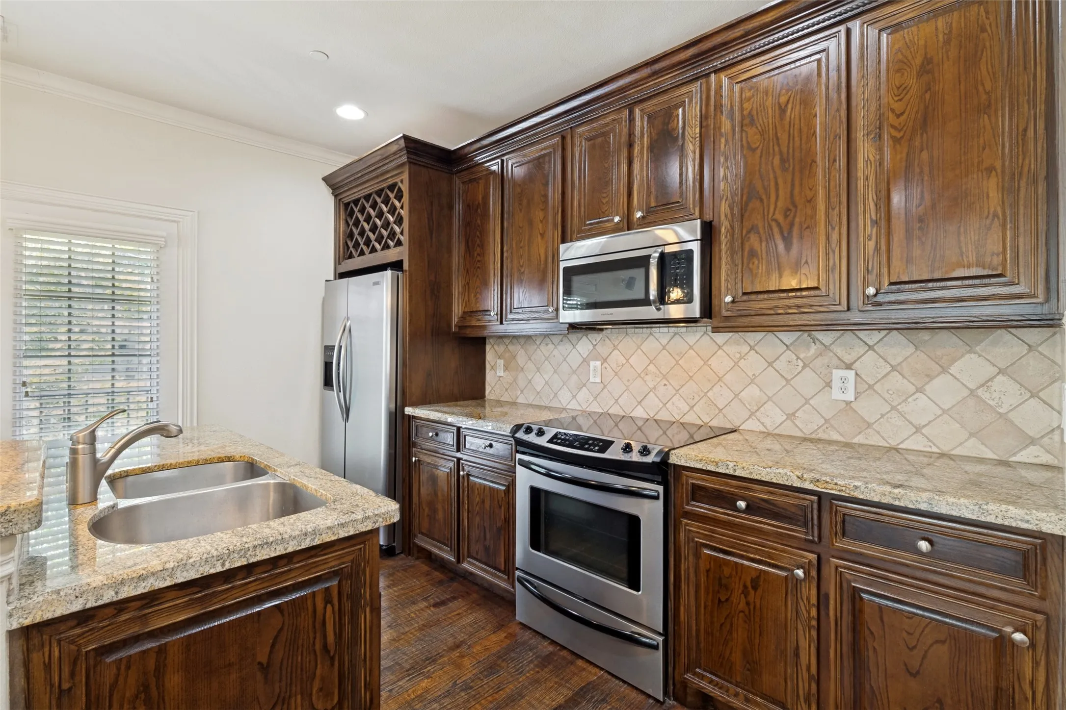 Condominium For Sale in Dallas County , 1910 Hope Street 5, Dallas, Texas 75206, 2 Bedroom, 3 Bathroom, 2 Garage spaces, 1,374 Sqft, built in 2005, mls#21341668, Real Estate Agent in Dallas, Homes For Sale in Dallas county, Homes For Sale in Dallas, Realtor in Dallas Texas, Real Estate Brokerage Independent Realty Texas, Luminita Cordes Realtor