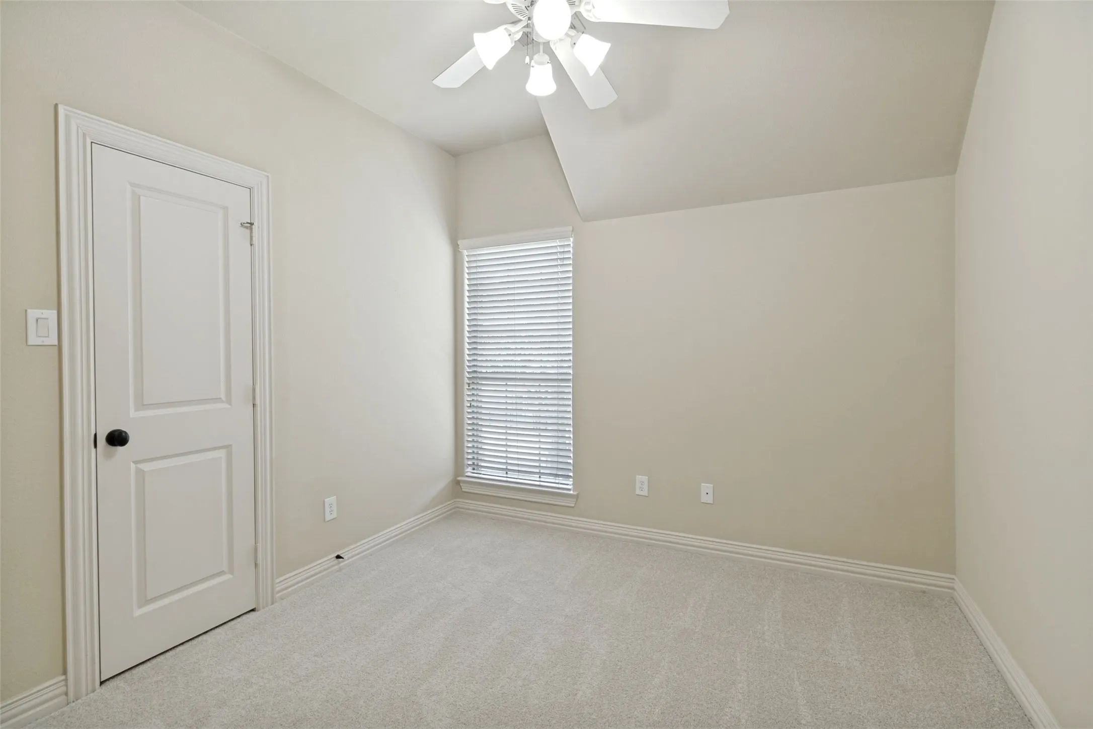 Condominium For Sale in Dallas County , 1910 Hope Street 5, Dallas, Texas 75206, 2 Bedroom, 3 Bathroom, 2 Garage spaces, 1,374 Sqft, built in 2005, mls#21341668, Real Estate Agent in Dallas, Homes For Sale in Dallas county, Homes For Sale in Dallas, Realtor in Dallas Texas, Real Estate Brokerage Independent Realty Texas, Luminita Cordes Realtor