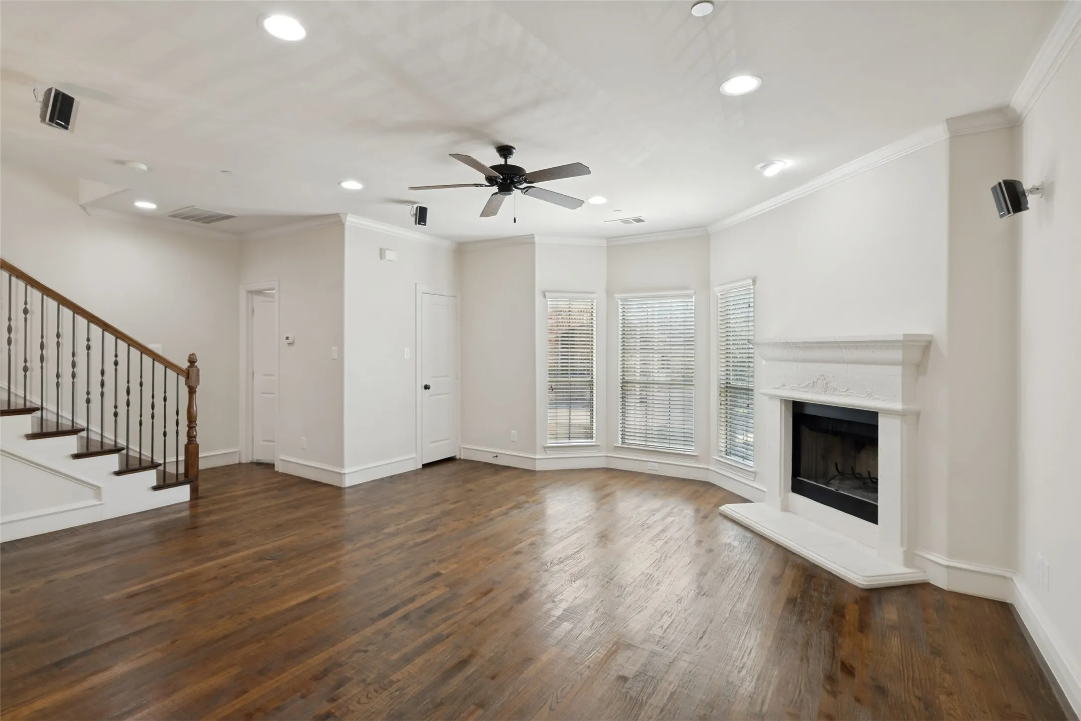 Condominium For Sale in Dallas County , 1910 Hope Street 5, Dallas, Texas 75206, 2 Bedroom, 3 Bathroom, 2 Garage spaces, 1,374 Sqft, built in 2005, mls#21341668, Real Estate Agent in Dallas, Homes For Sale in Dallas county, Homes For Sale in Dallas, Realtor in Dallas Texas, Real Estate Brokerage Independent Realty Texas, Luminita Cordes Realtor