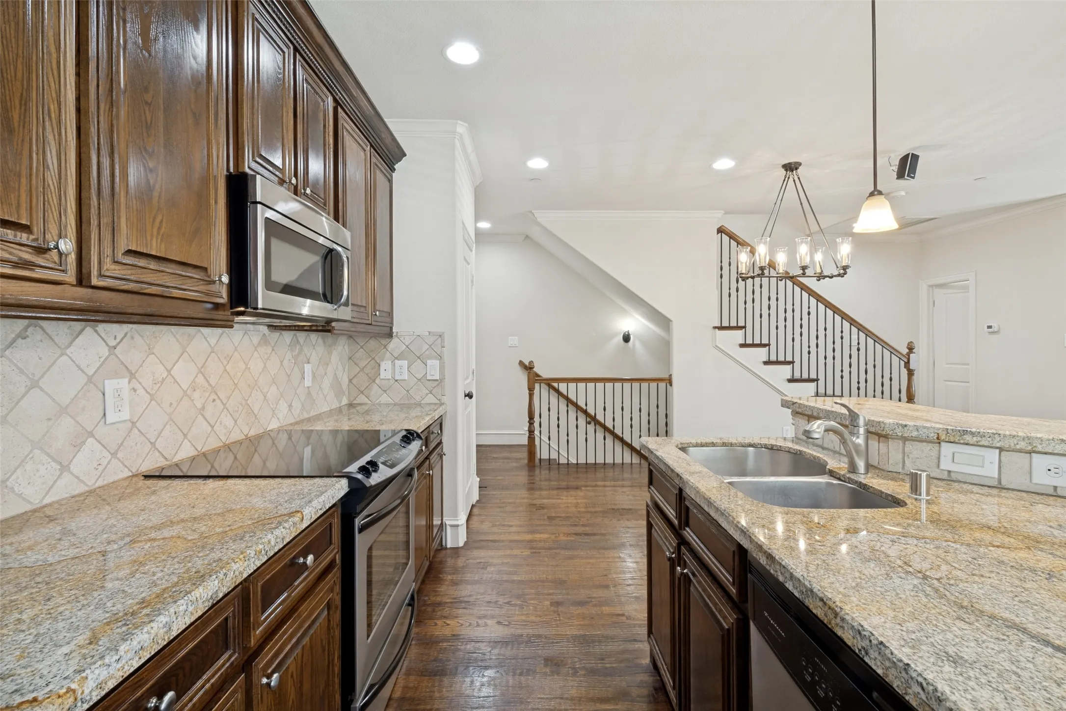 Condominium For Sale in Dallas County , 1910 Hope Street 5, Dallas, Texas 75206, 2 Bedroom, 3 Bathroom, 2 Garage spaces, 1,374 Sqft, built in 2005, mls#21341668, Real Estate Agent in Dallas, Homes For Sale in Dallas county, Homes For Sale in Dallas, Realtor in Dallas Texas, Real Estate Brokerage Independent Realty Texas, Luminita Cordes Realtor