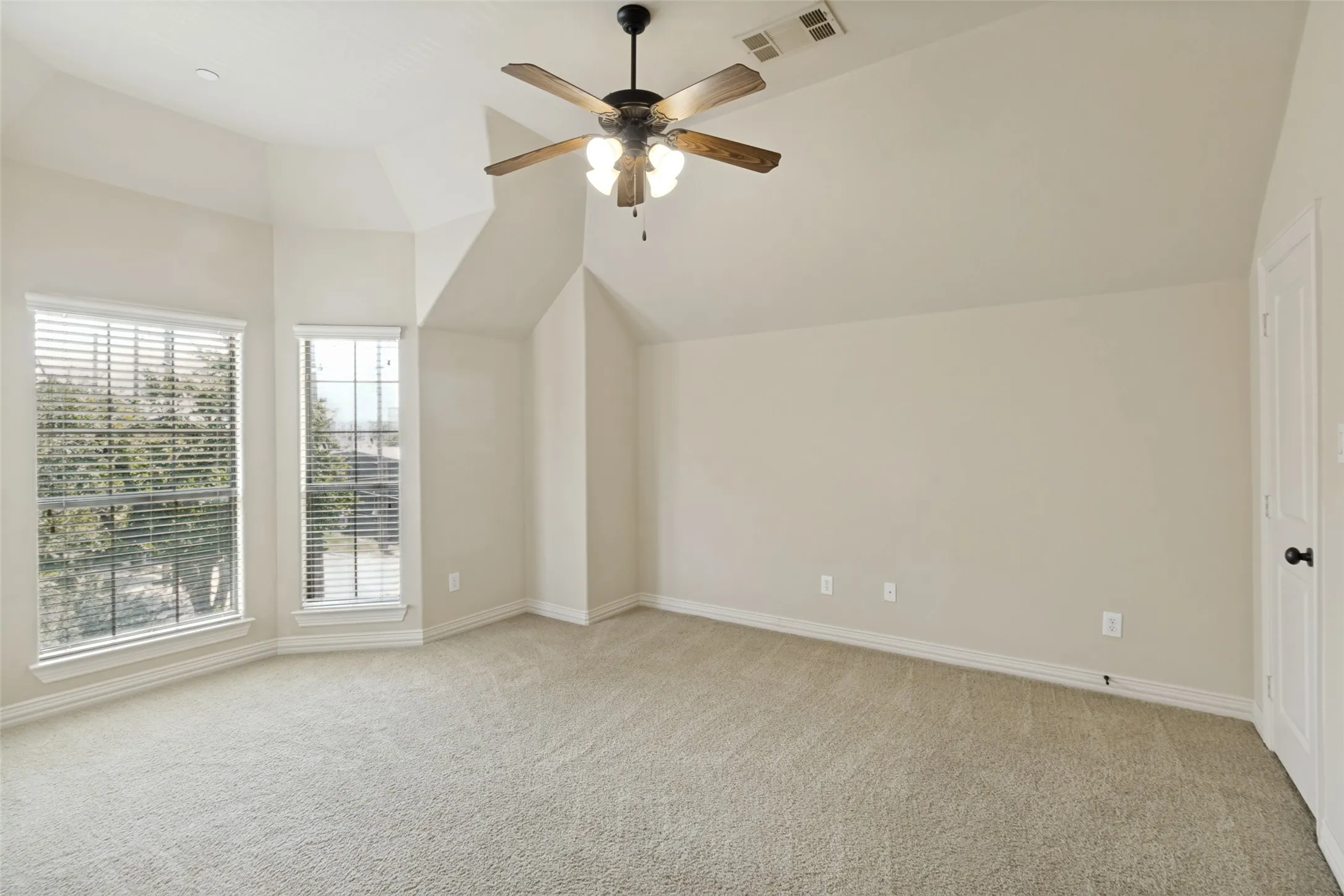 Condominium For Sale in Dallas County , 1910 Hope Street 5, Dallas, Texas 75206, 2 Bedroom, 3 Bathroom, 2 Garage spaces, 1,374 Sqft, built in 2005, mls#21341668, Real Estate Agent in Dallas, Homes For Sale in Dallas county, Homes For Sale in Dallas, Realtor in Dallas Texas, Real Estate Brokerage Independent Realty Texas, Luminita Cordes Realtor