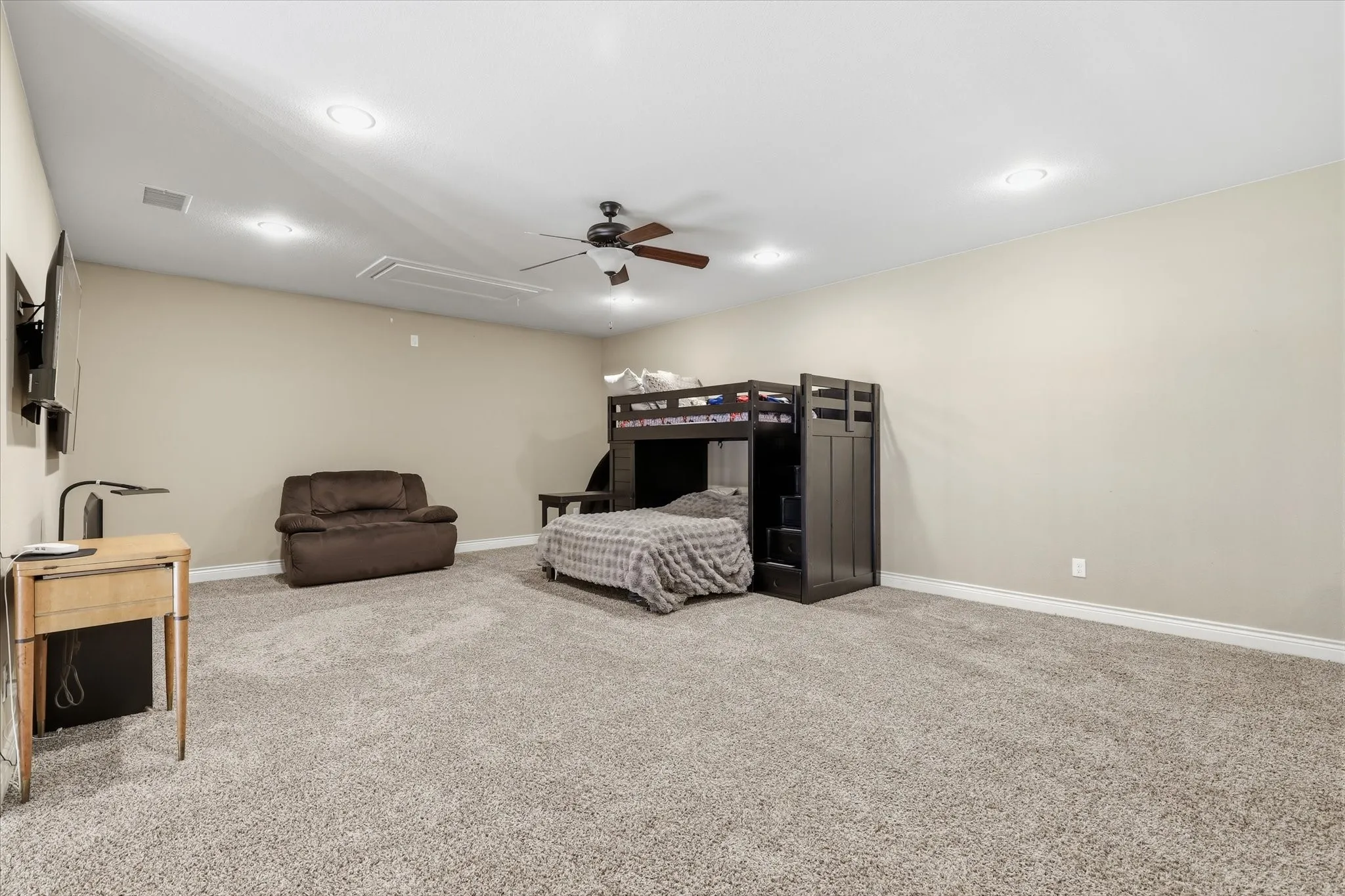 Single Family Residence For Sale in Denton County , 127 Dogwood Drive, Krugerville, Texas 76227, 4 Bedroom, 5 Bathroom, 3 Garage spaces, 4,058 Sqft, built in 2017, mls#21342441, Real Estate Agent in Krugerville, Homes For Sale in Denton county, Homes For Sale in Krugerville, Realtor in Krugerville Texas, Real Estate Brokerage Independent Realty Texas, Luminita Cordes Realtor
