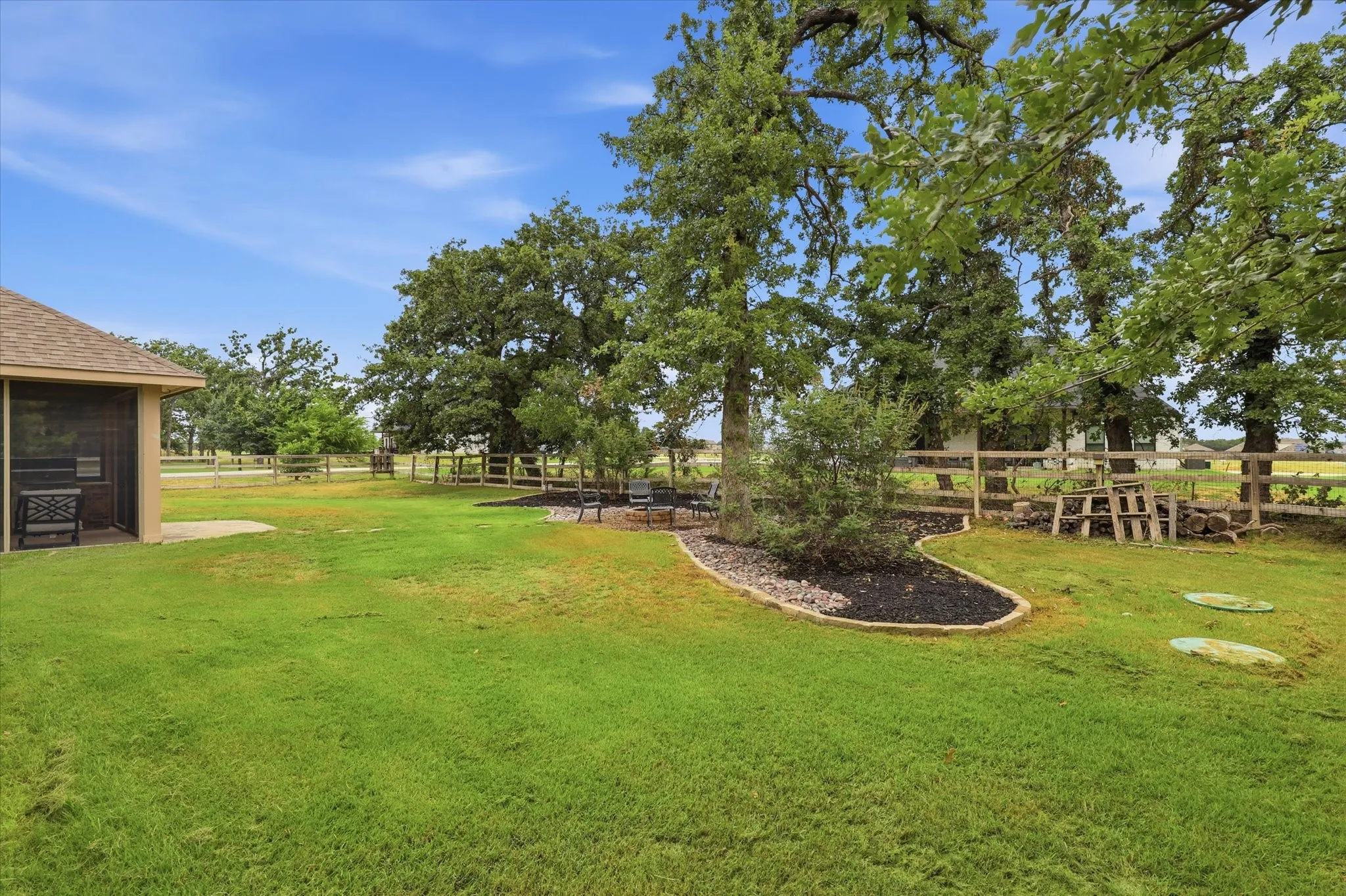Single Family Residence For Sale in Denton County , 127 Dogwood Drive, Krugerville, Texas 76227, 4 Bedroom, 5 Bathroom, 3 Garage spaces, 4,058 Sqft, built in 2017, mls#21342441, Real Estate Agent in Krugerville, Homes For Sale in Denton county, Homes For Sale in Krugerville, Realtor in Krugerville Texas, Real Estate Brokerage Independent Realty Texas, Luminita Cordes Realtor