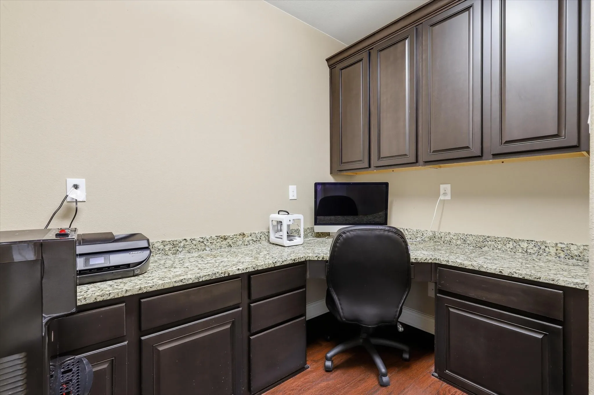 Single Family Residence For Sale in Denton County , 127 Dogwood Drive, Krugerville, Texas 76227, 4 Bedroom, 5 Bathroom, 3 Garage spaces, 4,058 Sqft, built in 2017, mls#21342441, Real Estate Agent in Krugerville, Homes For Sale in Denton county, Homes For Sale in Krugerville, Realtor in Krugerville Texas, Real Estate Brokerage Independent Realty Texas, Luminita Cordes Realtor