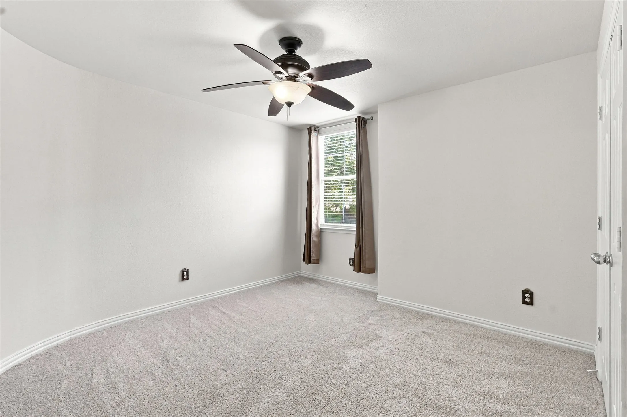 Single Family Residence For Rent in Collin County , 1908 Hopkins Drive, Mc Kinney, Texas 75072, 3 Bedroom, 3 Bathroom, 2 Garage spaces, 2,115 Sqft, built in 2005, mls#21340608, Real Estate Agent in Mc Kinney, Homes For Rent in Collin county, Homes For Rent in Mc Kinney, Realtor in Mc Kinney Texas, Real Estate Brokerage Independent Realty Texas, Luminita Cordes Realtor