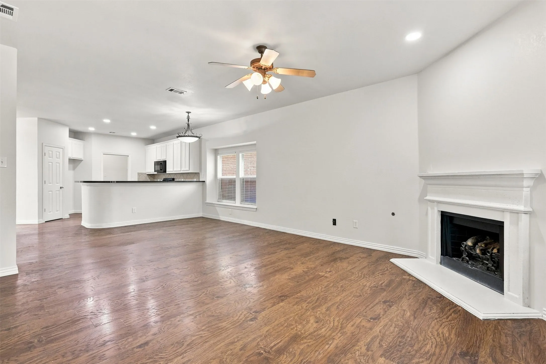 Single Family Residence For Rent in Collin County , 1908 Hopkins Drive, Mc Kinney, Texas 75072, 3 Bedroom, 3 Bathroom, 2 Garage spaces, 2,115 Sqft, built in 2005, mls#21340608, Real Estate Agent in Mc Kinney, Homes For Rent in Collin county, Homes For Rent in Mc Kinney, Realtor in Mc Kinney Texas, Real Estate Brokerage Independent Realty Texas, Luminita Cordes Realtor