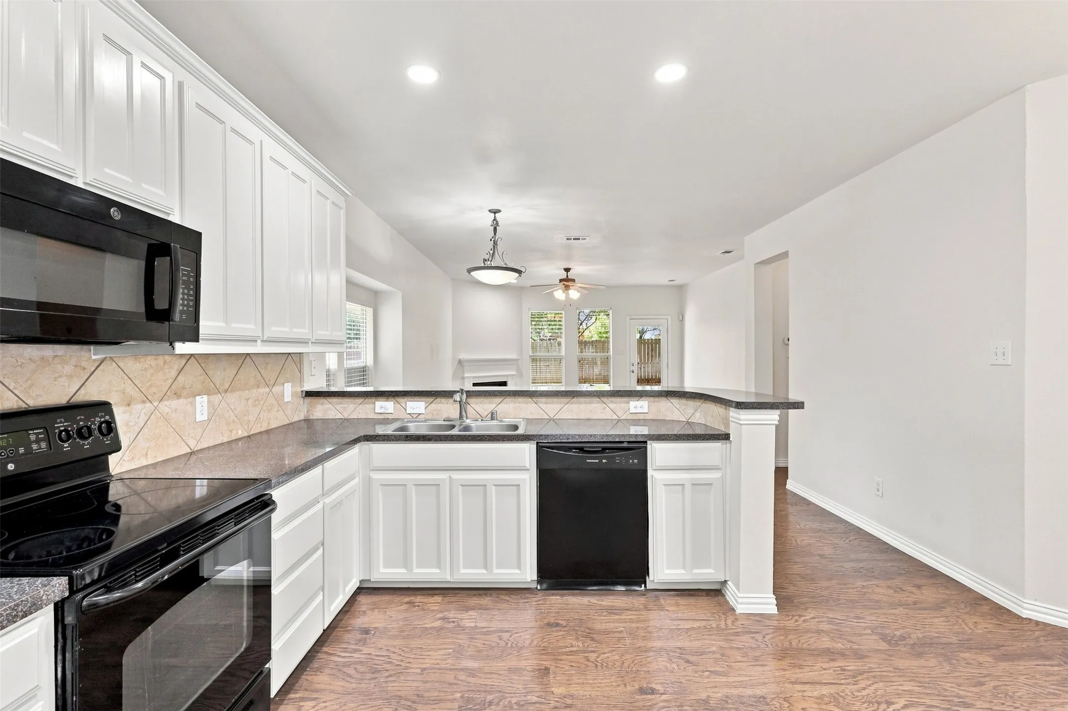 Single Family Residence For Rent in Collin County , 1908 Hopkins Drive, Mc Kinney, Texas 75072, 3 Bedroom, 3 Bathroom, 2 Garage spaces, 2,115 Sqft, built in 2005, mls#21340608, Real Estate Agent in Mc Kinney, Homes For Rent in Collin county, Homes For Rent in Mc Kinney, Realtor in Mc Kinney Texas, Real Estate Brokerage Independent Realty Texas, Luminita Cordes Realtor