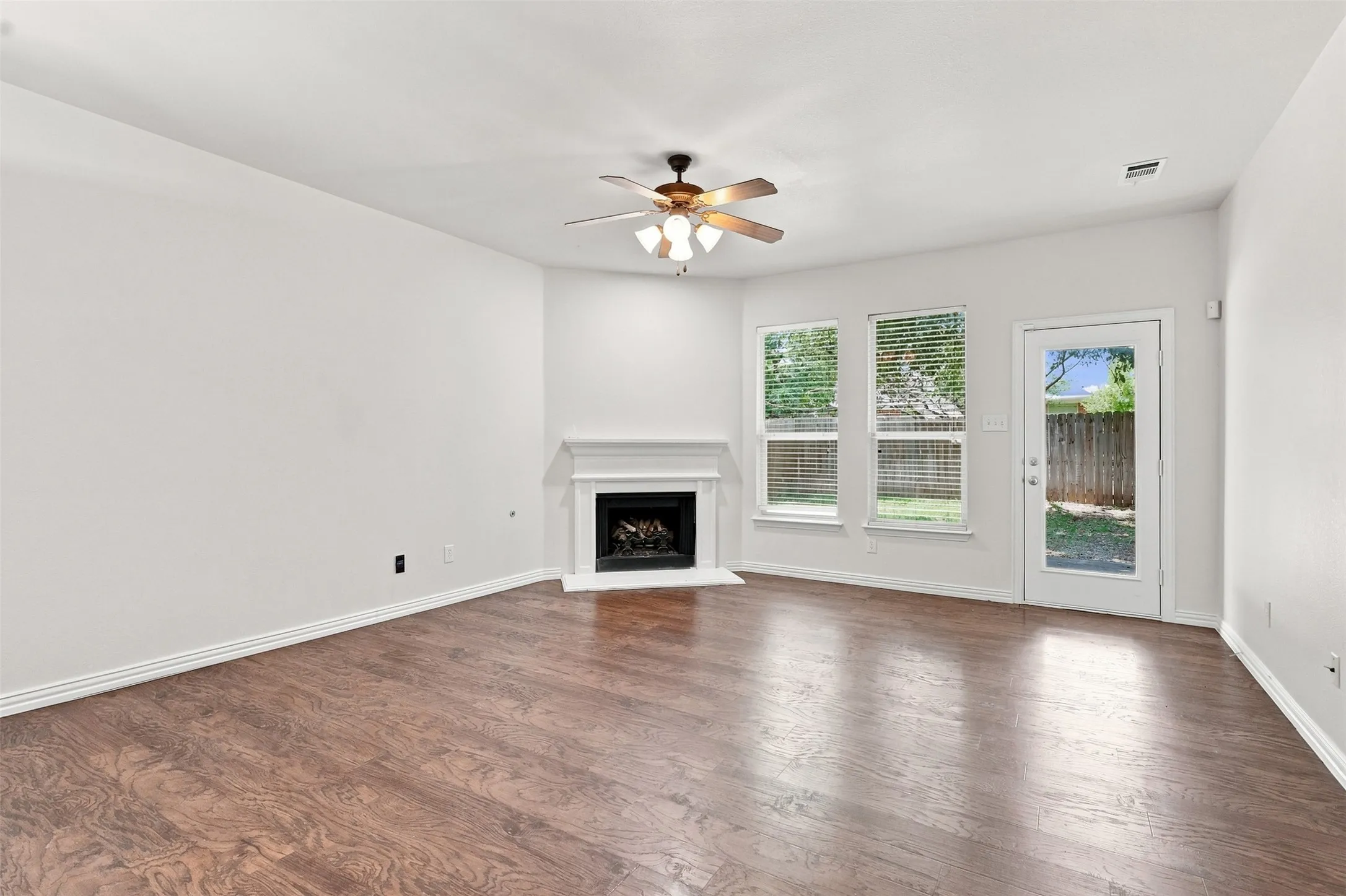 Single Family Residence For Rent in Collin County , 1908 Hopkins Drive, Mc Kinney, Texas 75072, 3 Bedroom, 3 Bathroom, 2 Garage spaces, 2,115 Sqft, built in 2005, mls#21340608, Real Estate Agent in Mc Kinney, Homes For Rent in Collin county, Homes For Rent in Mc Kinney, Realtor in Mc Kinney Texas, Real Estate Brokerage Independent Realty Texas, Luminita Cordes Realtor