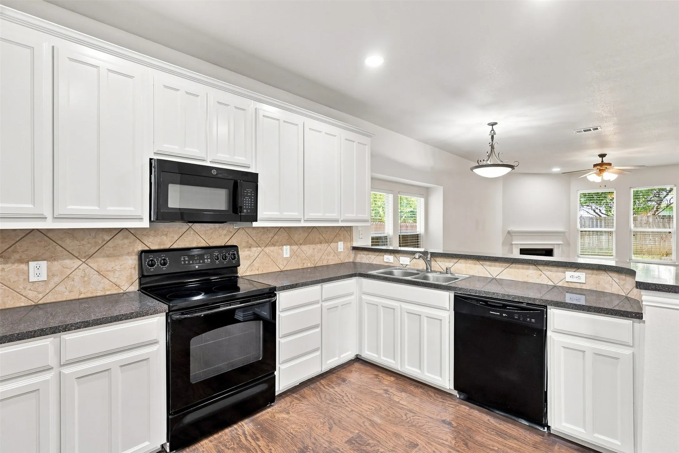 Single Family Residence For Rent in Collin County , 1908 Hopkins Drive, Mc Kinney, Texas 75072, 3 Bedroom, 3 Bathroom, 2 Garage spaces, 2,115 Sqft, built in 2005, mls#21340608, Real Estate Agent in Mc Kinney, Homes For Rent in Collin county, Homes For Rent in Mc Kinney, Realtor in Mc Kinney Texas, Real Estate Brokerage Independent Realty Texas, Luminita Cordes Realtor