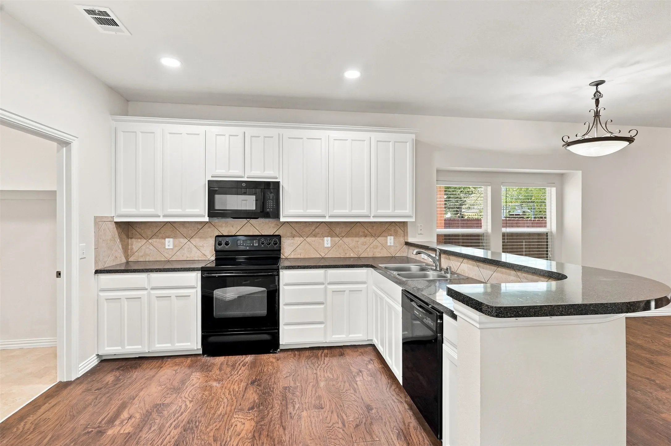 Single Family Residence For Rent in Collin County , 1908 Hopkins Drive, Mc Kinney, Texas 75072, 3 Bedroom, 3 Bathroom, 2 Garage spaces, 2,115 Sqft, built in 2005, mls#21340608, Real Estate Agent in Mc Kinney, Homes For Rent in Collin county, Homes For Rent in Mc Kinney, Realtor in Mc Kinney Texas, Real Estate Brokerage Independent Realty Texas, Luminita Cordes Realtor