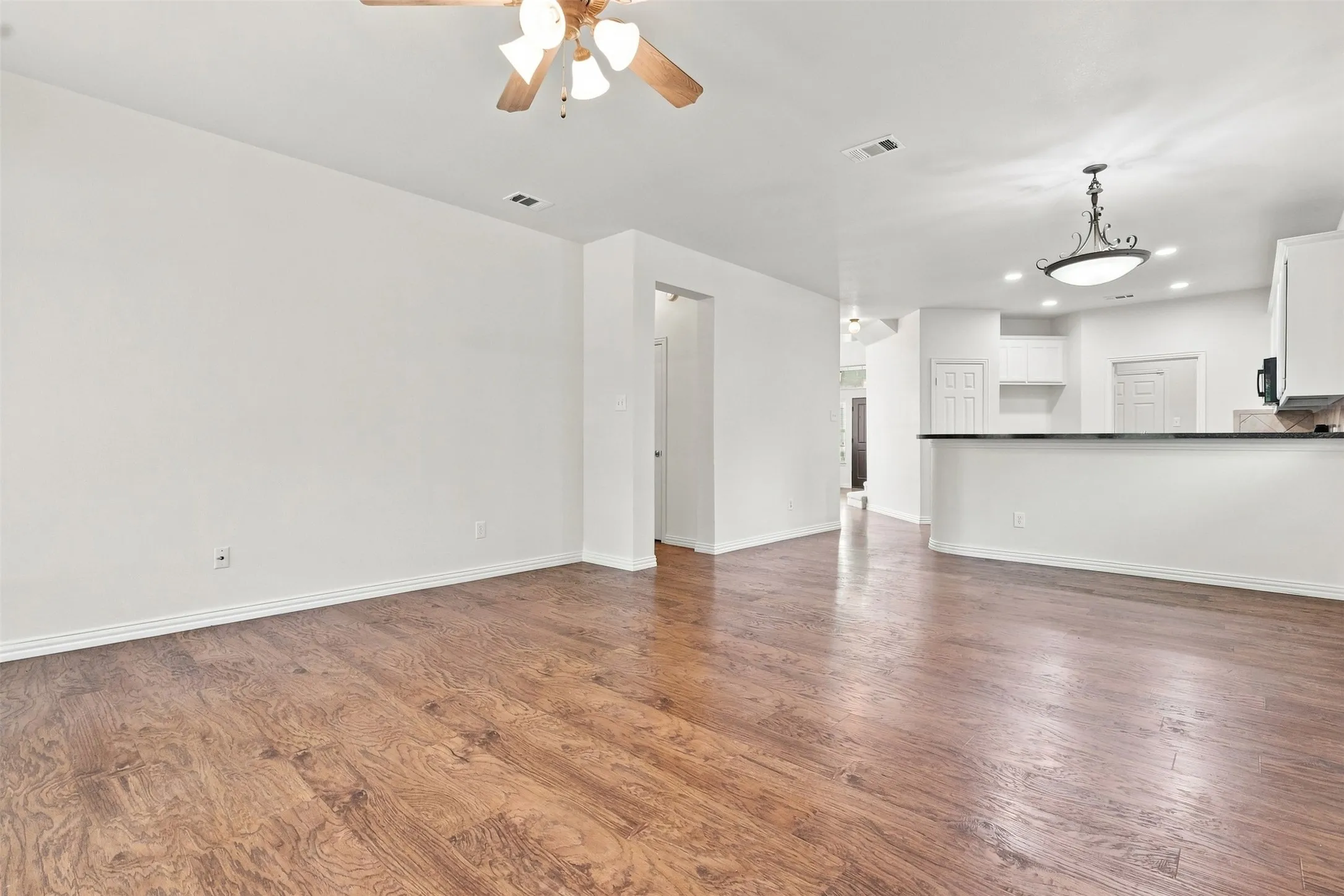 Single Family Residence For Rent in Collin County , 1908 Hopkins Drive, Mc Kinney, Texas 75072, 3 Bedroom, 3 Bathroom, 2 Garage spaces, 2,115 Sqft, built in 2005, mls#21340608, Real Estate Agent in Mc Kinney, Homes For Rent in Collin county, Homes For Rent in Mc Kinney, Realtor in Mc Kinney Texas, Real Estate Brokerage Independent Realty Texas, Luminita Cordes Realtor