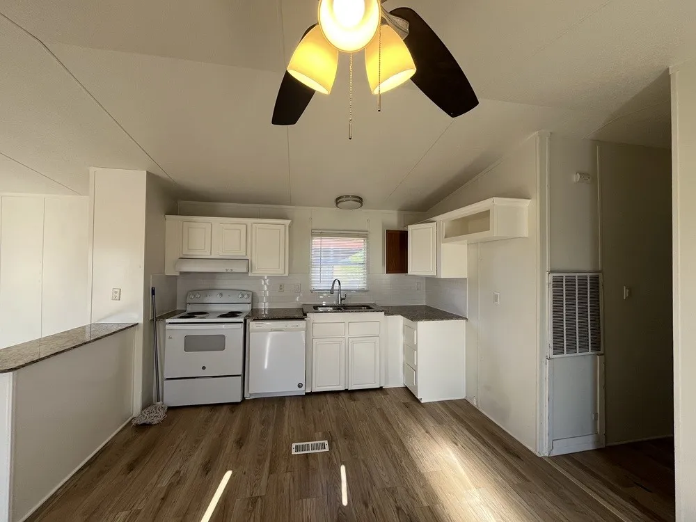 Mobile Home For Rent in Collin County , 8514 County Road 623, Blue Ridge, Texas 75424, 3 Bedroom, 2 Bathroom, Garage spaces, 1,264 Sqft, built in 2004, mls#21342958, Real Estate Agent in Blue Ridge, Homes For Rent in Collin county, Homes For Rent in Blue Ridge, Realtor in Blue Ridge Texas, Real Estate Brokerage Independent Realty Texas, Luminita Cordes Realtor