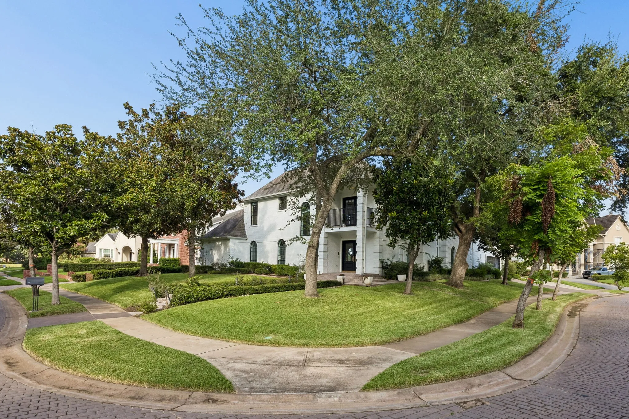 Single Family Residence For Sale in Fort Bend County , 45 Clansmoor Court, Sugar Land, Texas 77479, 5 Bedroom, 6 Bathroom, 2 Garage spaces, 4,545 Sqft, built in 1984, mls#21337928, Real Estate Agent in Sugar Land, Homes For Sale in Fort Bend county, Homes For Sale in Sugar Land, Realtor in Sugar Land Texas, Real Estate Brokerage Independent Realty Texas, Luminita Cordes Realtor