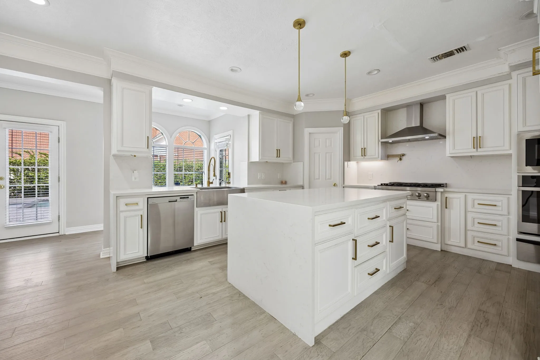 Single Family Residence For Sale in Fort Bend County , 45 Clansmoor Court, Sugar Land, Texas 77479, 5 Bedroom, 6 Bathroom, 2 Garage spaces, 4,545 Sqft, built in 1984, mls#21337928, Real Estate Agent in Sugar Land, Homes For Sale in Fort Bend county, Homes For Sale in Sugar Land, Realtor in Sugar Land Texas, Real Estate Brokerage Independent Realty Texas, Luminita Cordes Realtor