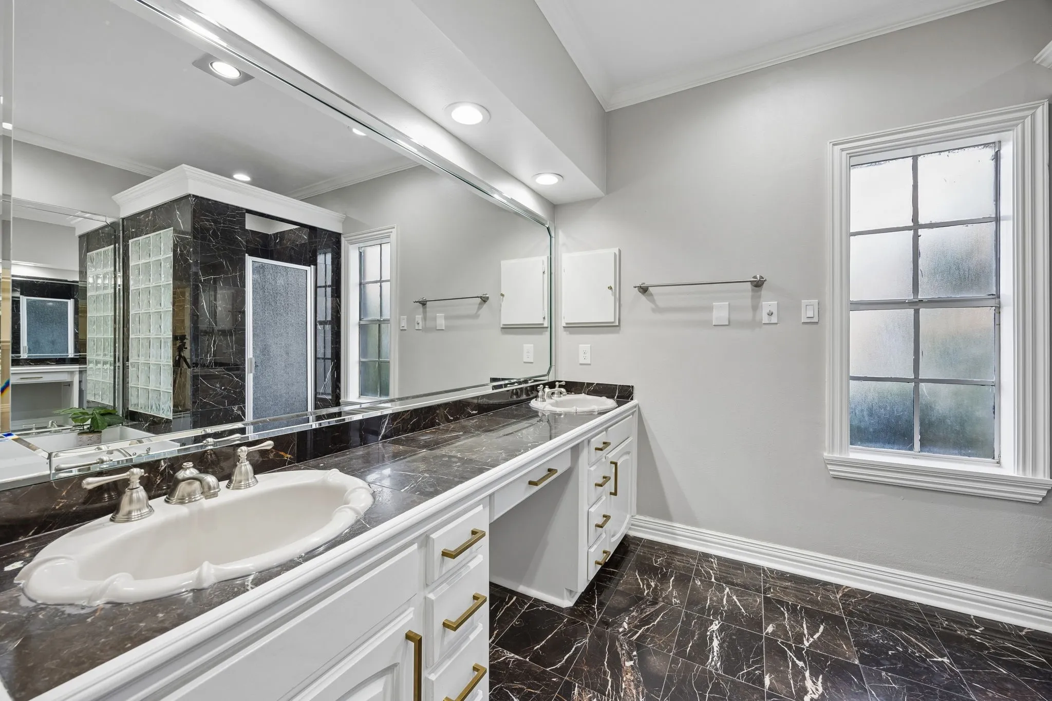 Single Family Residence For Sale in Fort Bend County , 45 Clansmoor Court, Sugar Land, Texas 77479, 5 Bedroom, 6 Bathroom, 2 Garage spaces, 4,545 Sqft, built in 1984, mls#21337928, Real Estate Agent in Sugar Land, Homes For Sale in Fort Bend county, Homes For Sale in Sugar Land, Realtor in Sugar Land Texas, Real Estate Brokerage Independent Realty Texas, Luminita Cordes Realtor