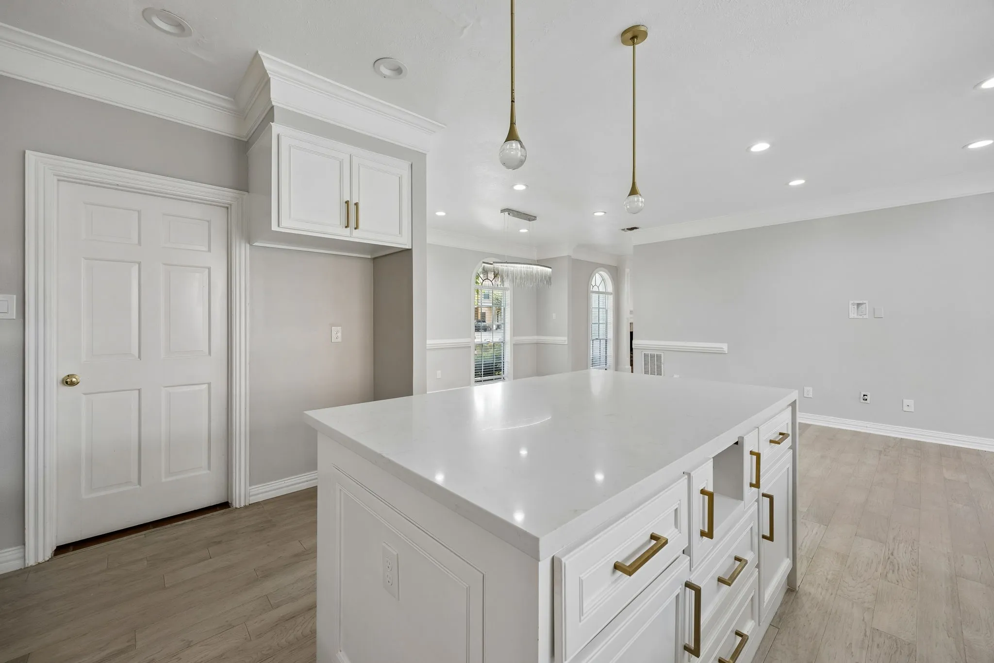 Single Family Residence For Sale in Fort Bend County , 45 Clansmoor Court, Sugar Land, Texas 77479, 5 Bedroom, 6 Bathroom, 2 Garage spaces, 4,545 Sqft, built in 1984, mls#21337928, Real Estate Agent in Sugar Land, Homes For Sale in Fort Bend county, Homes For Sale in Sugar Land, Realtor in Sugar Land Texas, Real Estate Brokerage Independent Realty Texas, Luminita Cordes Realtor