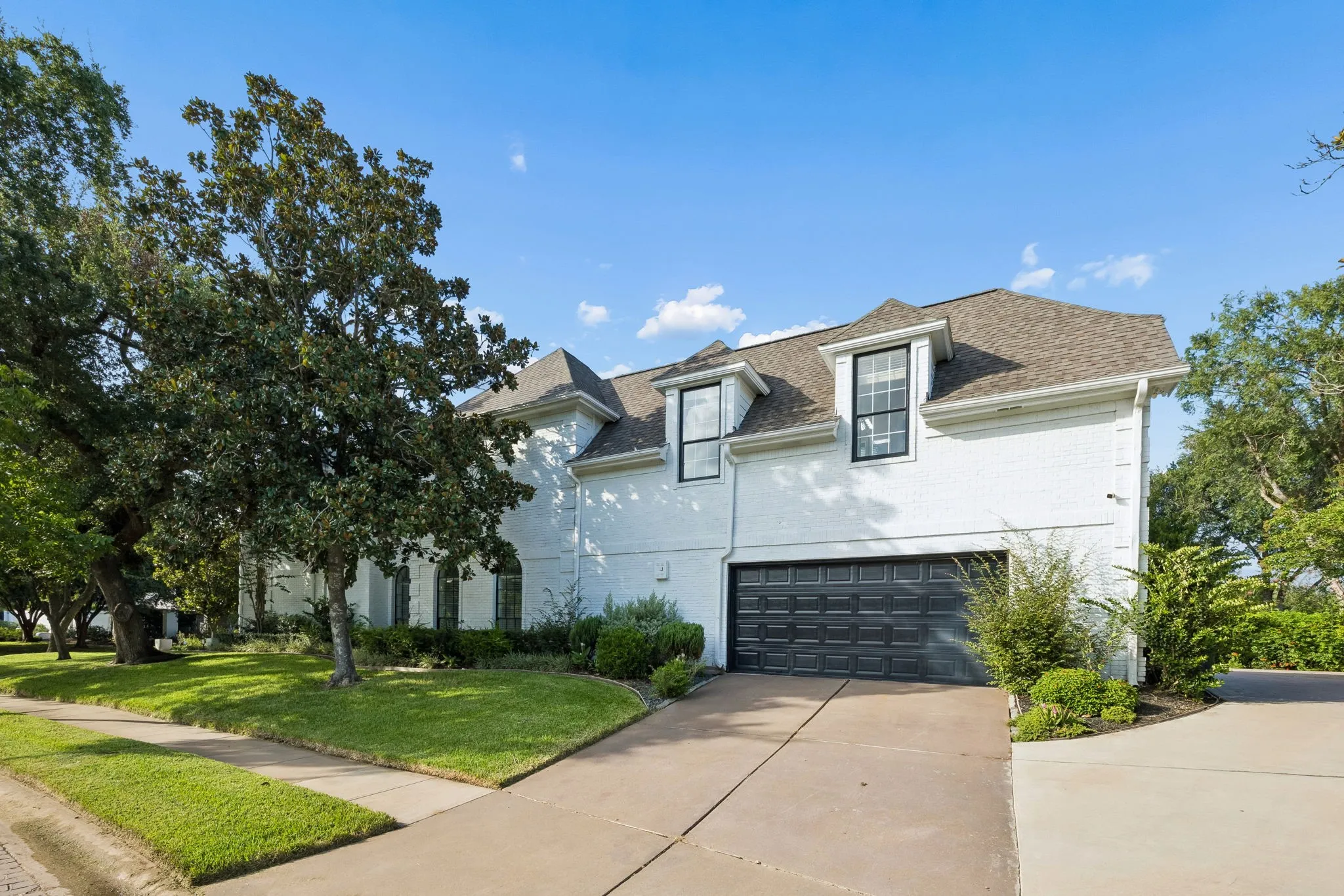 Single Family Residence For Sale in Fort Bend County , 45 Clansmoor Court, Sugar Land, Texas 77479, 5 Bedroom, 6 Bathroom, 2 Garage spaces, 4,545 Sqft, built in 1984, mls#21337928, Real Estate Agent in Sugar Land, Homes For Sale in Fort Bend county, Homes For Sale in Sugar Land, Realtor in Sugar Land Texas, Real Estate Brokerage Independent Realty Texas, Luminita Cordes Realtor