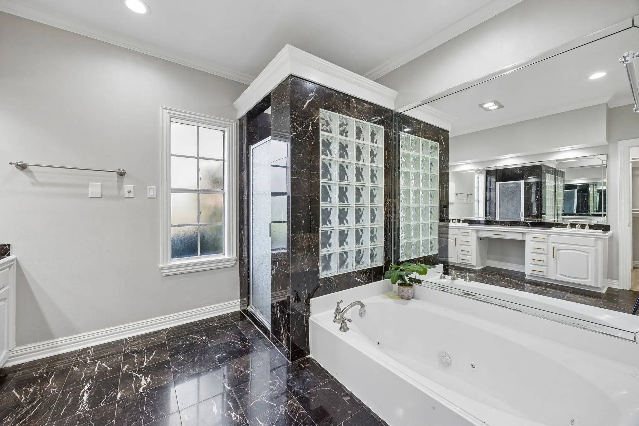 Single Family Residence For Sale in Fort Bend County , 45 Clansmoor Court, Sugar Land, Texas 77479, 5 Bedroom, 6 Bathroom, 2 Garage spaces, 4,545 Sqft, built in 1984, mls#21337928, Real Estate Agent in Sugar Land, Homes For Sale in Fort Bend county, Homes For Sale in Sugar Land, Realtor in Sugar Land Texas, Real Estate Brokerage Independent Realty Texas, Luminita Cordes Realtor