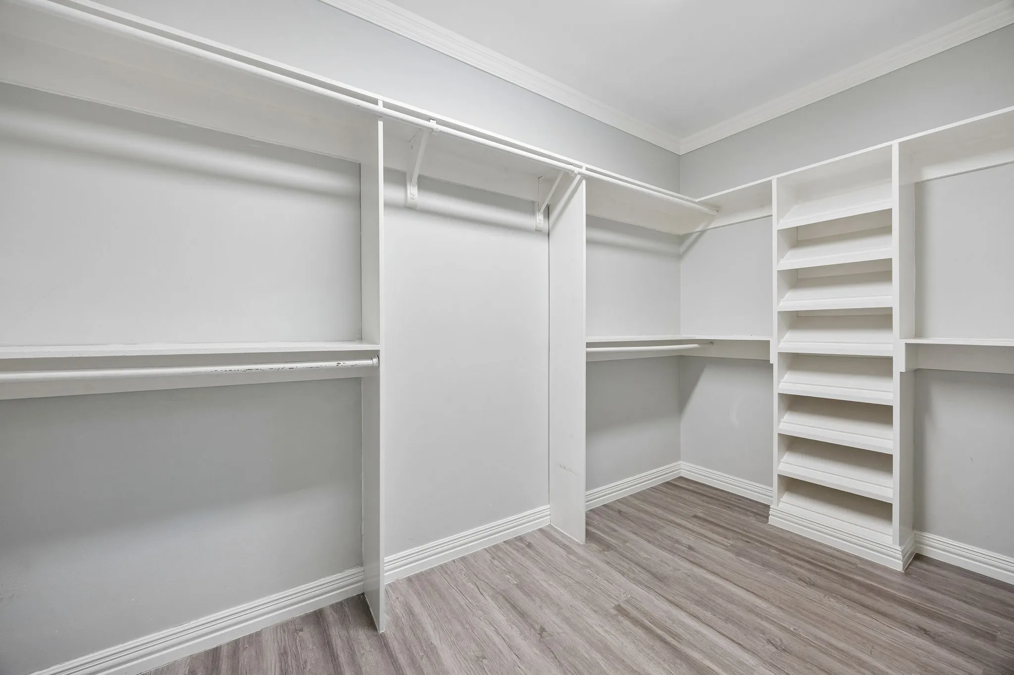 Single Family Residence For Sale in Fort Bend County , 45 Clansmoor Court, Sugar Land, Texas 77479, 5 Bedroom, 6 Bathroom, 2 Garage spaces, 4,545 Sqft, built in 1984, mls#21337928, Real Estate Agent in Sugar Land, Homes For Sale in Fort Bend county, Homes For Sale in Sugar Land, Realtor in Sugar Land Texas, Real Estate Brokerage Independent Realty Texas, Luminita Cordes Realtor