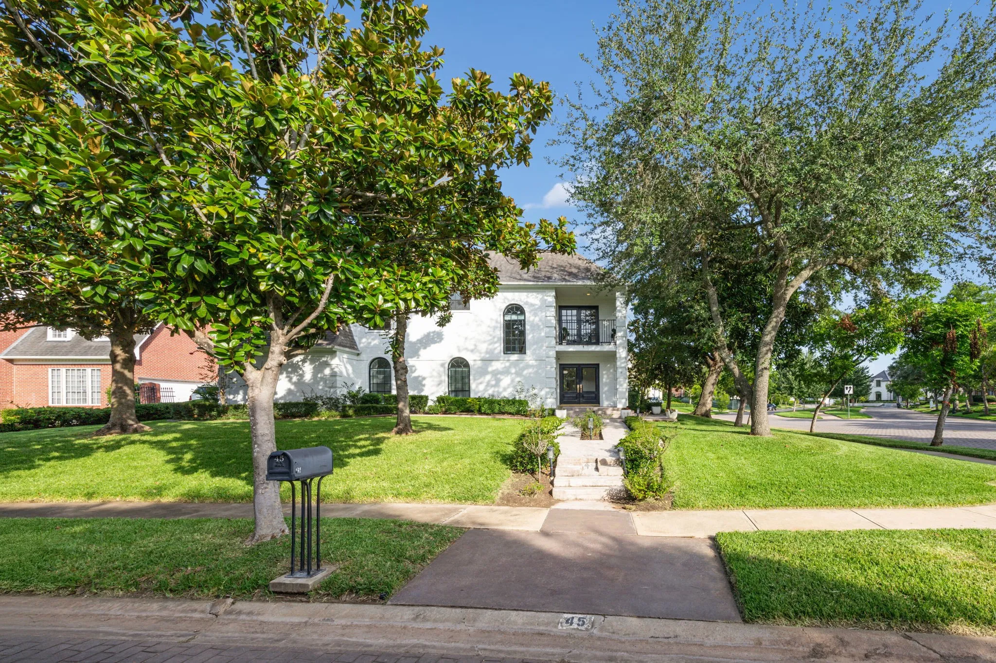 Single Family Residence For Sale in Fort Bend County , 45 Clansmoor Court, Sugar Land, Texas 77479, 5 Bedroom, 6 Bathroom, 2 Garage spaces, 4,545 Sqft, built in 1984, mls#21337928, Real Estate Agent in Sugar Land, Homes For Sale in Fort Bend county, Homes For Sale in Sugar Land, Realtor in Sugar Land Texas, Real Estate Brokerage Independent Realty Texas, Luminita Cordes Realtor