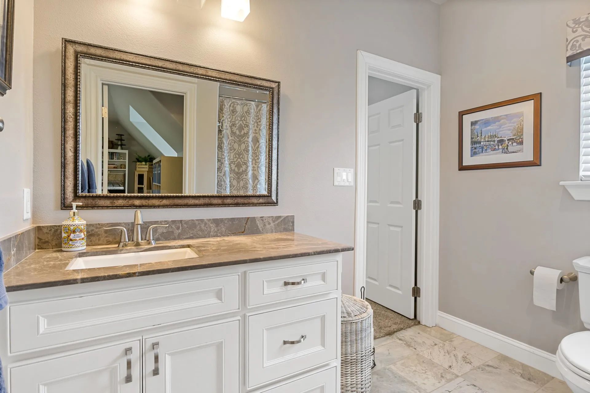 Single Family Residence For Sale in Titus County , 245 Private Road 2714, Mt Pleasant, Texas 75455, 4 Bedroom, 4 Bathroom, 2 Garage spaces, 3,154 Sqft, built in 2014, mls#21342674, Real Estate Agent in Mt Pleasant, Homes For Sale in Titus county, Homes For Sale in Mt Pleasant, Realtor in Mt Pleasant Texas, Real Estate Brokerage Independent Realty Texas, Luminita Cordes Realtor
