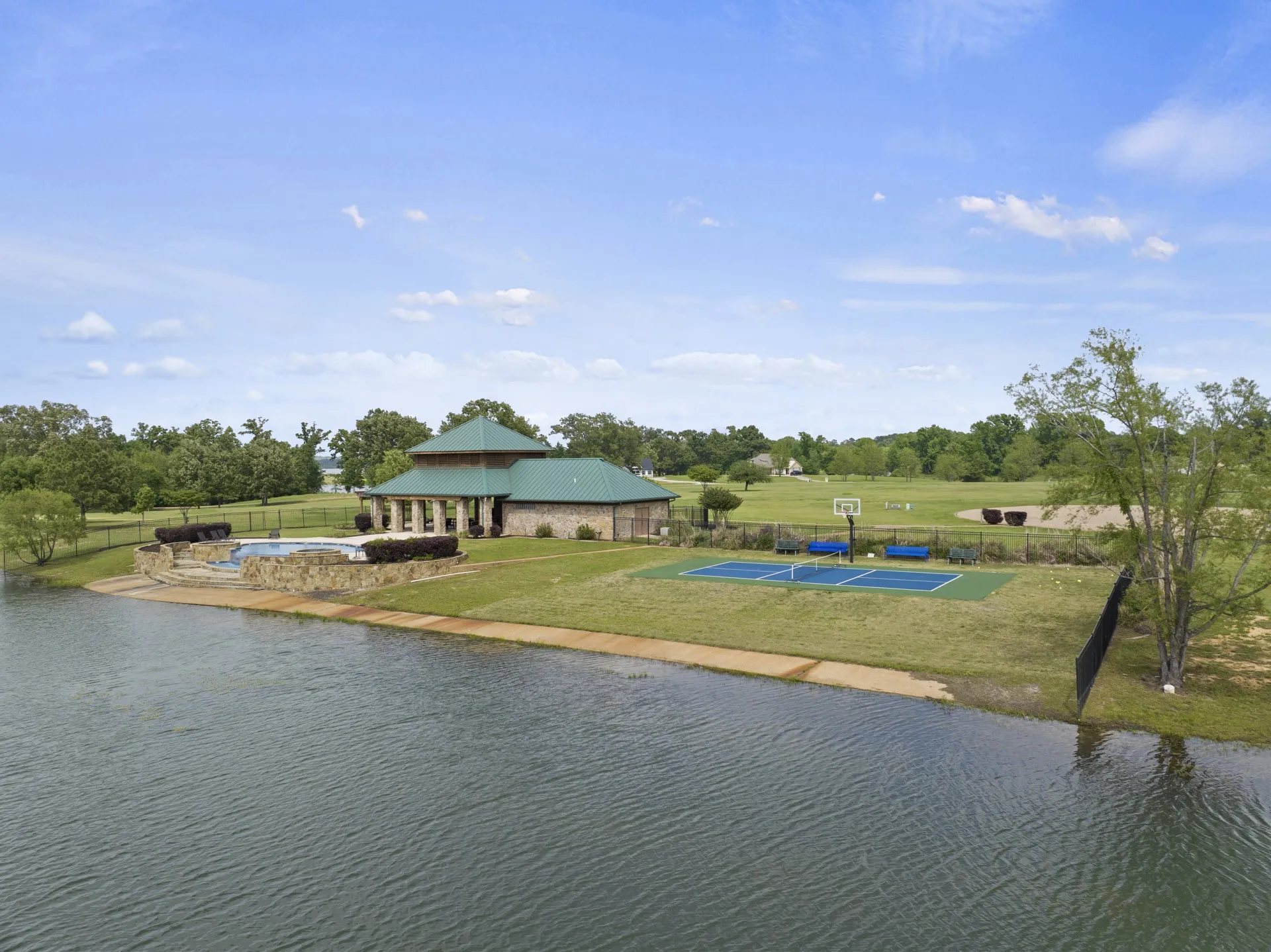 Single Family Residence For Sale in Titus County , 245 Private Road 2714, Mt Pleasant, Texas 75455, 4 Bedroom, 4 Bathroom, 2 Garage spaces, 3,154 Sqft, built in 2014, mls#21342674, Real Estate Agent in Mt Pleasant, Homes For Sale in Titus county, Homes For Sale in Mt Pleasant, Realtor in Mt Pleasant Texas, Real Estate Brokerage Independent Realty Texas, Luminita Cordes Realtor