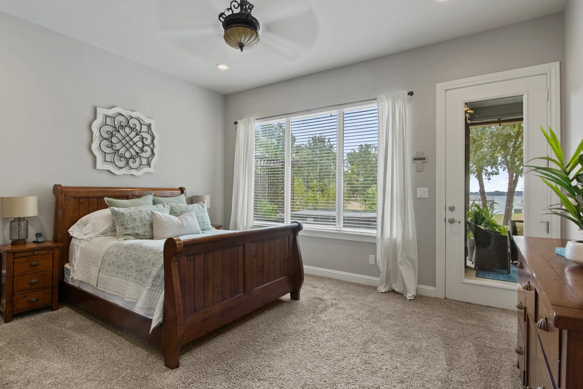 Single Family Residence For Sale in Titus County , 245 Private Road 2714, Mt Pleasant, Texas 75455, 4 Bedroom, 4 Bathroom, 2 Garage spaces, 3,154 Sqft, built in 2014, mls#21342674, Real Estate Agent in Mt Pleasant, Homes For Sale in Titus county, Homes For Sale in Mt Pleasant, Realtor in Mt Pleasant Texas, Real Estate Brokerage Independent Realty Texas, Luminita Cordes Realtor