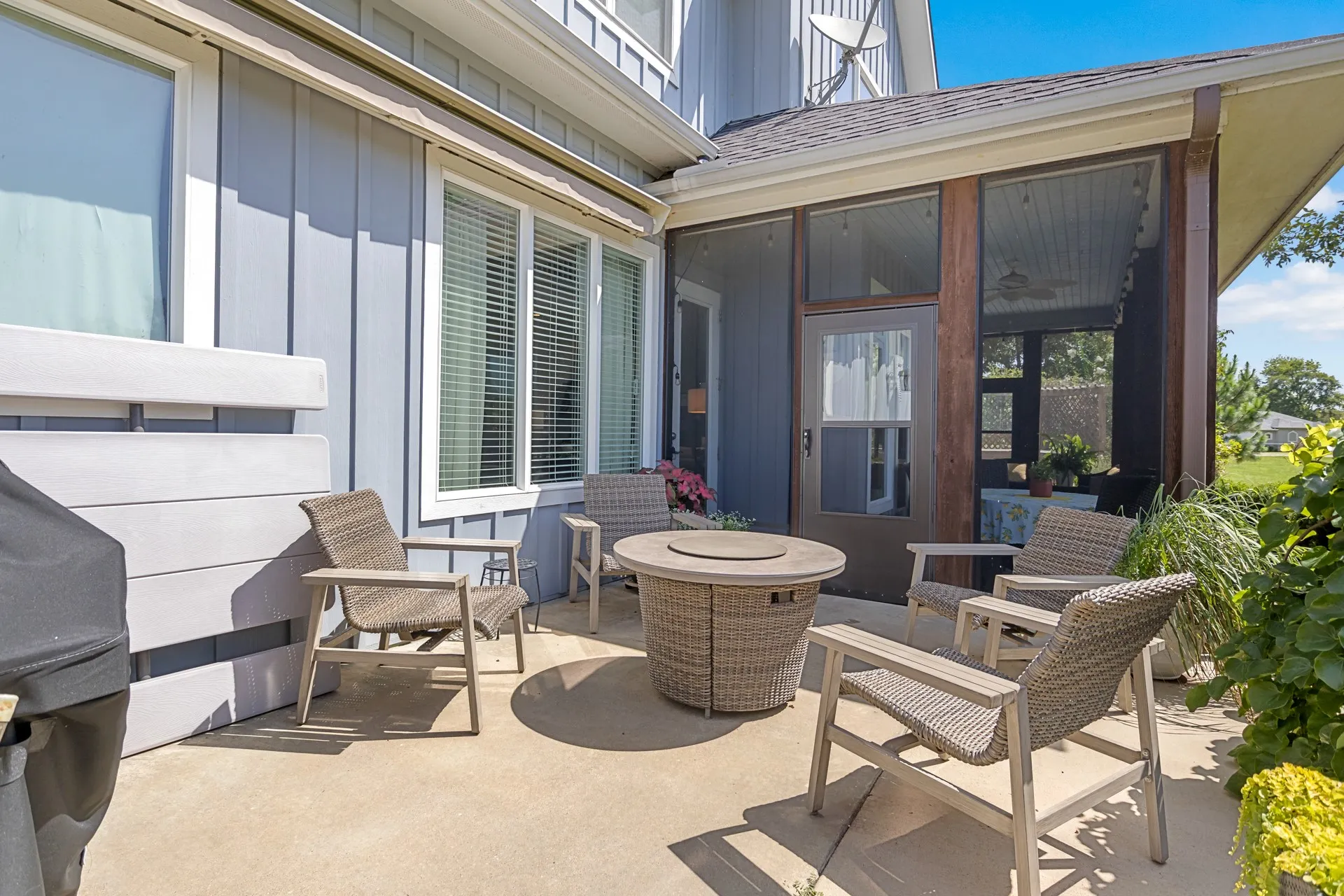 Single Family Residence For Sale in Titus County , 245 Private Road 2714, Mt Pleasant, Texas 75455, 4 Bedroom, 4 Bathroom, 2 Garage spaces, 3,154 Sqft, built in 2014, mls#21342674, Real Estate Agent in Mt Pleasant, Homes For Sale in Titus county, Homes For Sale in Mt Pleasant, Realtor in Mt Pleasant Texas, Real Estate Brokerage Independent Realty Texas, Luminita Cordes Realtor