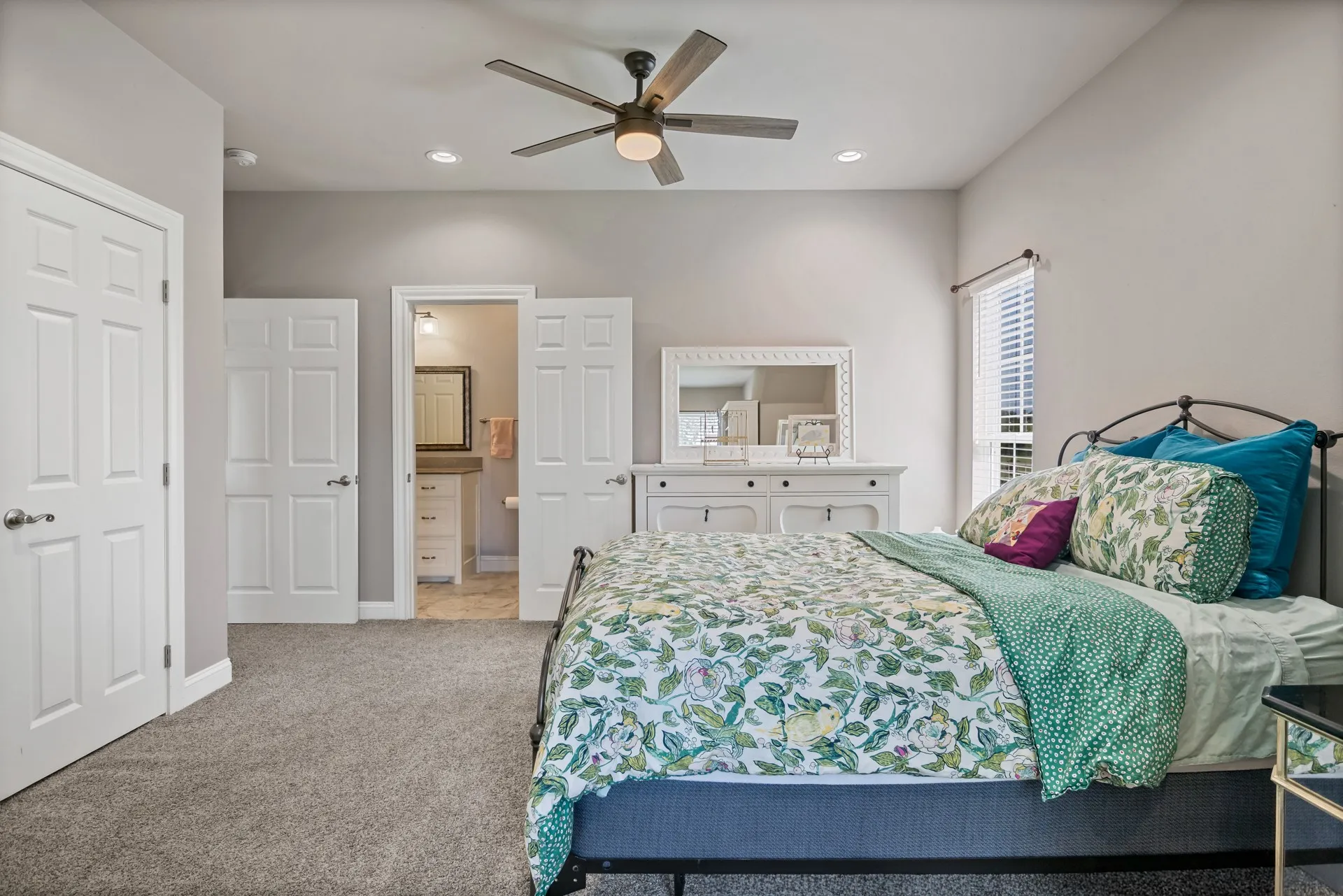 Single Family Residence For Sale in Titus County , 245 Private Road 2714, Mt Pleasant, Texas 75455, 4 Bedroom, 4 Bathroom, 2 Garage spaces, 3,154 Sqft, built in 2014, mls#21342674, Real Estate Agent in Mt Pleasant, Homes For Sale in Titus county, Homes For Sale in Mt Pleasant, Realtor in Mt Pleasant Texas, Real Estate Brokerage Independent Realty Texas, Luminita Cordes Realtor