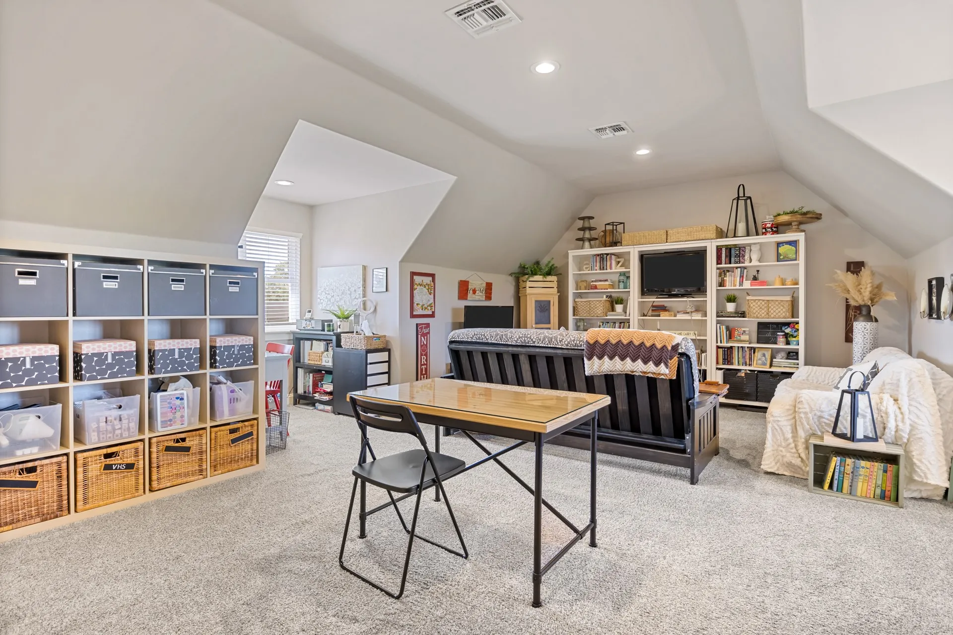 Single Family Residence For Sale in Titus County , 245 Private Road 2714, Mt Pleasant, Texas 75455, 4 Bedroom, 4 Bathroom, 2 Garage spaces, 3,154 Sqft, built in 2014, mls#21342674, Real Estate Agent in Mt Pleasant, Homes For Sale in Titus county, Homes For Sale in Mt Pleasant, Realtor in Mt Pleasant Texas, Real Estate Brokerage Independent Realty Texas, Luminita Cordes Realtor