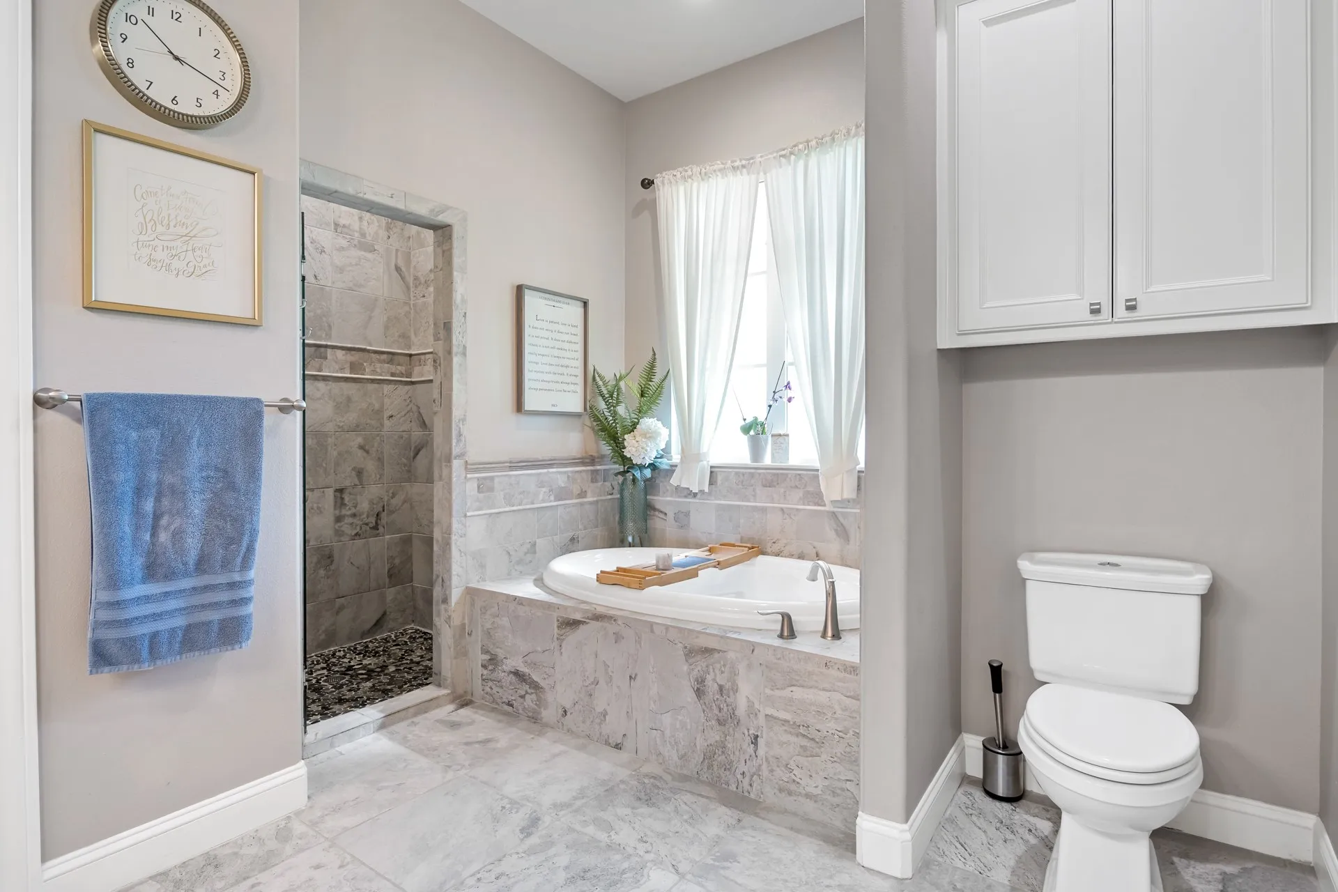 Single Family Residence For Sale in Titus County , 245 Private Road 2714, Mt Pleasant, Texas 75455, 4 Bedroom, 4 Bathroom, 2 Garage spaces, 3,154 Sqft, built in 2014, mls#21342674, Real Estate Agent in Mt Pleasant, Homes For Sale in Titus county, Homes For Sale in Mt Pleasant, Realtor in Mt Pleasant Texas, Real Estate Brokerage Independent Realty Texas, Luminita Cordes Realtor
