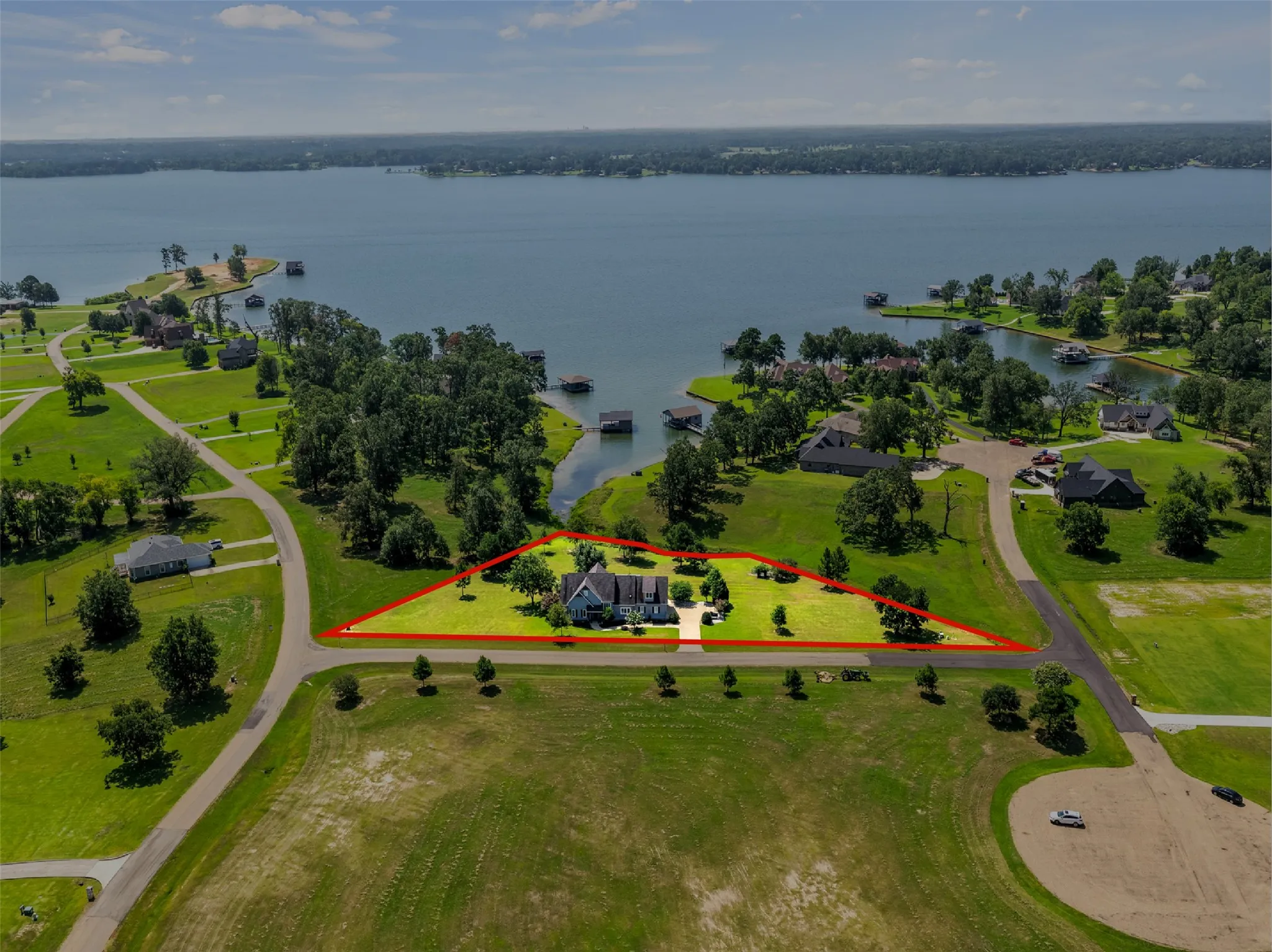 Single Family Residence For Sale in Titus County , 245 Private Road 2714, Mt Pleasant, Texas 75455, 4 Bedroom, 4 Bathroom, 2 Garage spaces, 3,154 Sqft, built in 2014, mls#21342674, Real Estate Agent in Mt Pleasant, Homes For Sale in Titus county, Homes For Sale in Mt Pleasant, Realtor in Mt Pleasant Texas, Real Estate Brokerage Independent Realty Texas, Luminita Cordes Realtor
