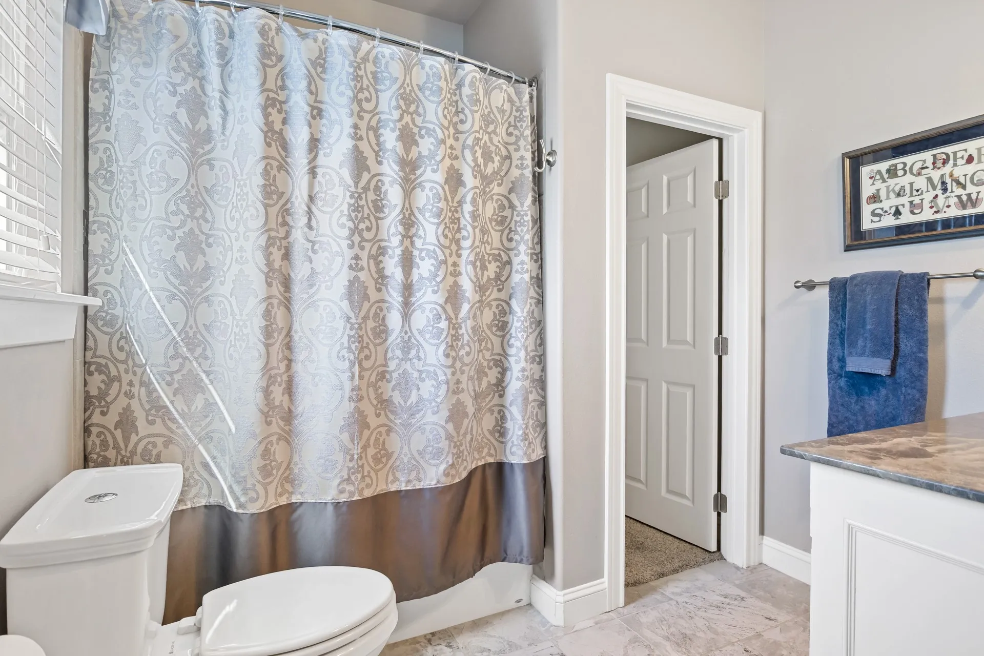 Single Family Residence For Sale in Titus County , 245 Private Road 2714, Mt Pleasant, Texas 75455, 4 Bedroom, 4 Bathroom, 2 Garage spaces, 3,154 Sqft, built in 2014, mls#21342674, Real Estate Agent in Mt Pleasant, Homes For Sale in Titus county, Homes For Sale in Mt Pleasant, Realtor in Mt Pleasant Texas, Real Estate Brokerage Independent Realty Texas, Luminita Cordes Realtor