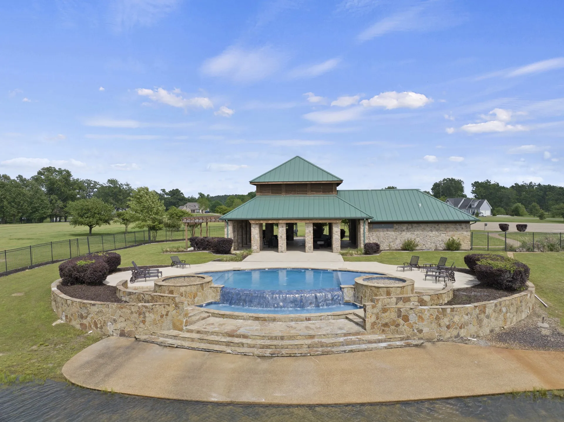 Single Family Residence For Sale in Titus County , 245 Private Road 2714, Mt Pleasant, Texas 75455, 4 Bedroom, 4 Bathroom, 2 Garage spaces, 3,154 Sqft, built in 2014, mls#21342674, Real Estate Agent in Mt Pleasant, Homes For Sale in Titus county, Homes For Sale in Mt Pleasant, Realtor in Mt Pleasant Texas, Real Estate Brokerage Independent Realty Texas, Luminita Cordes Realtor