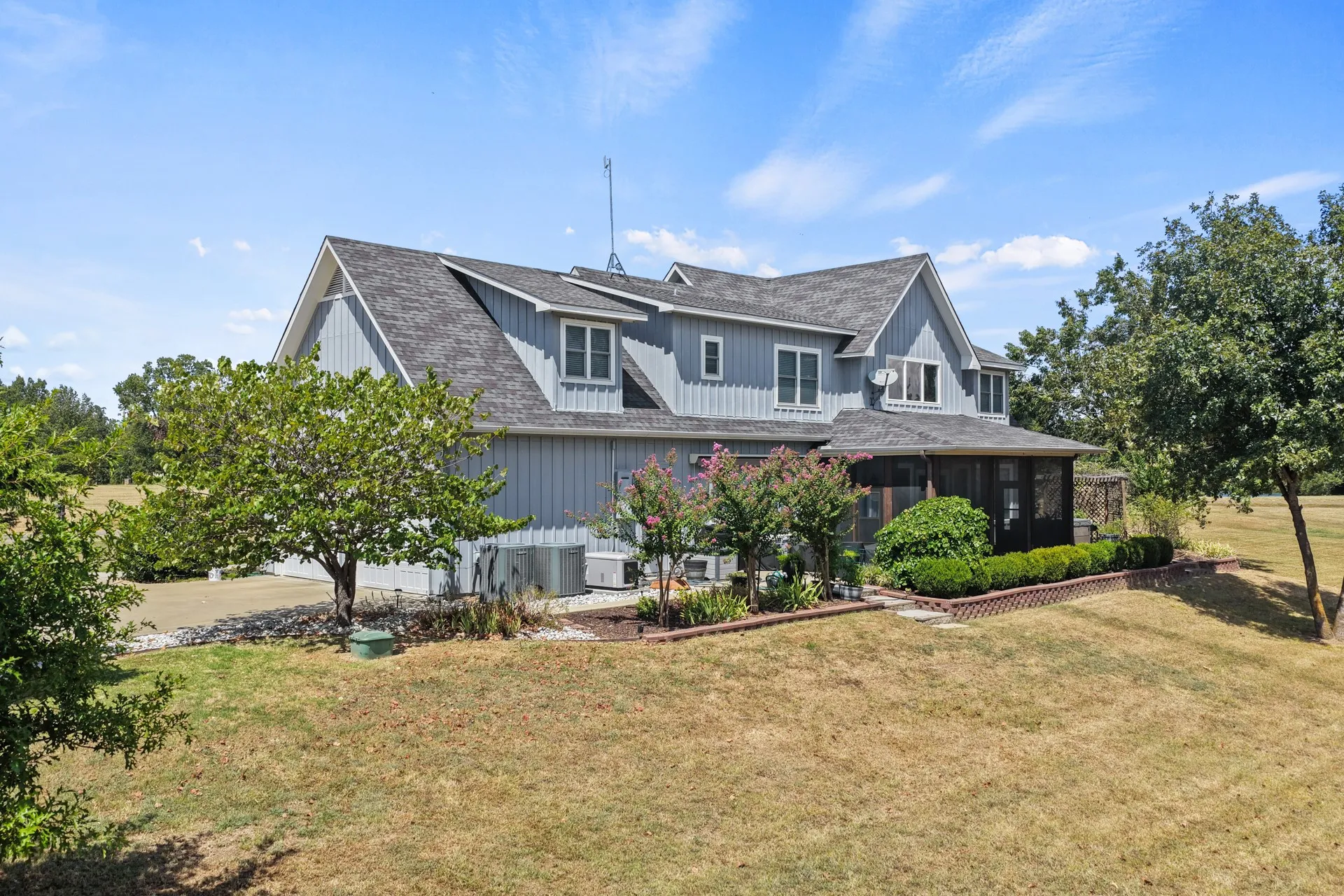 Single Family Residence For Sale in Titus County , 245 Private Road 2714, Mt Pleasant, Texas 75455, 4 Bedroom, 4 Bathroom, 2 Garage spaces, 3,154 Sqft, built in 2014, mls#21342674, Real Estate Agent in Mt Pleasant, Homes For Sale in Titus county, Homes For Sale in Mt Pleasant, Realtor in Mt Pleasant Texas, Real Estate Brokerage Independent Realty Texas, Luminita Cordes Realtor