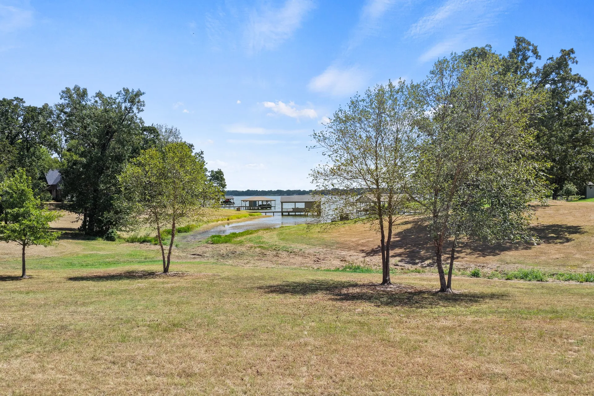 Single Family Residence For Sale in Titus County , 245 Private Road 2714, Mt Pleasant, Texas 75455, 4 Bedroom, 4 Bathroom, 2 Garage spaces, 3,154 Sqft, built in 2014, mls#21342674, Real Estate Agent in Mt Pleasant, Homes For Sale in Titus county, Homes For Sale in Mt Pleasant, Realtor in Mt Pleasant Texas, Real Estate Brokerage Independent Realty Texas, Luminita Cordes Realtor