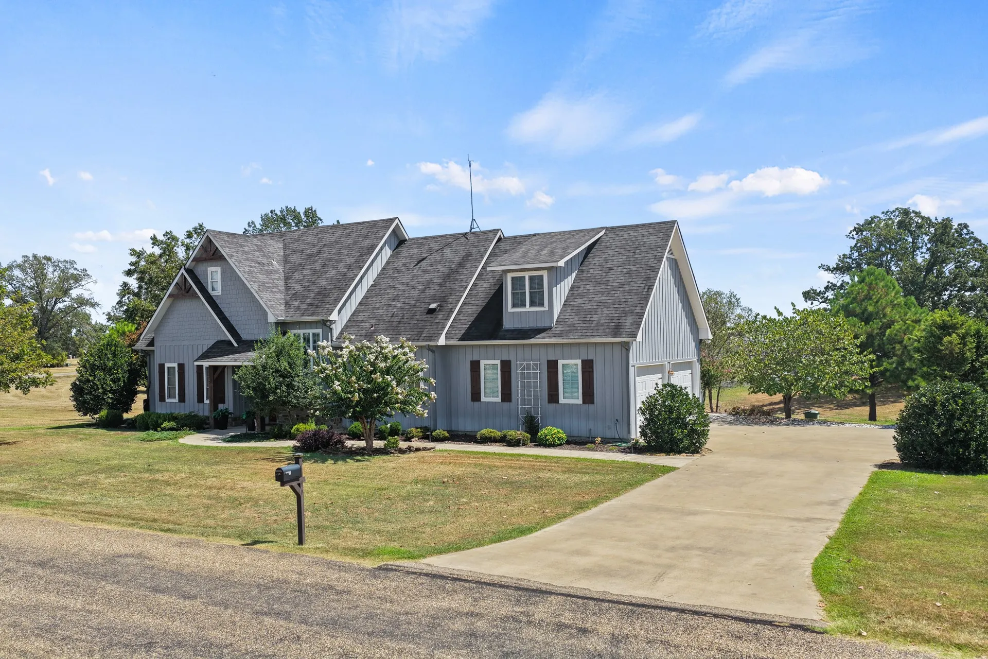 Single Family Residence For Sale in Titus County , 245 Private Road 2714, Mt Pleasant, Texas 75455, 4 Bedroom, 4 Bathroom, 2 Garage spaces, 3,154 Sqft, built in 2014, mls#21342674, Real Estate Agent in Mt Pleasant, Homes For Sale in Titus county, Homes For Sale in Mt Pleasant, Realtor in Mt Pleasant Texas, Real Estate Brokerage Independent Realty Texas, Luminita Cordes Realtor