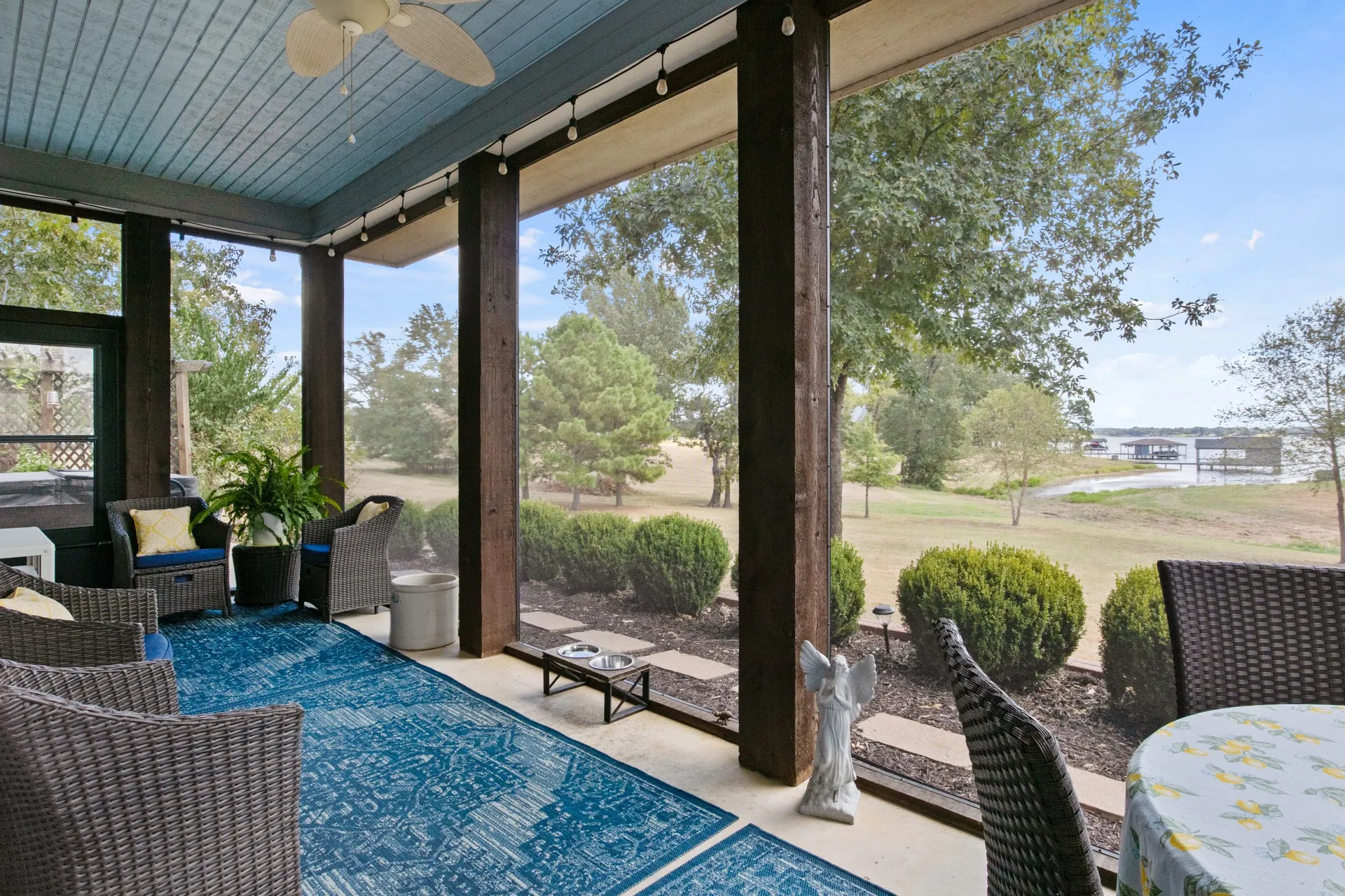 Single Family Residence For Sale in Titus County , 245 Private Road 2714, Mt Pleasant, Texas 75455, 4 Bedroom, 4 Bathroom, 2 Garage spaces, 3,154 Sqft, built in 2014, mls#21342674, Real Estate Agent in Mt Pleasant, Homes For Sale in Titus county, Homes For Sale in Mt Pleasant, Realtor in Mt Pleasant Texas, Real Estate Brokerage Independent Realty Texas, Luminita Cordes Realtor
