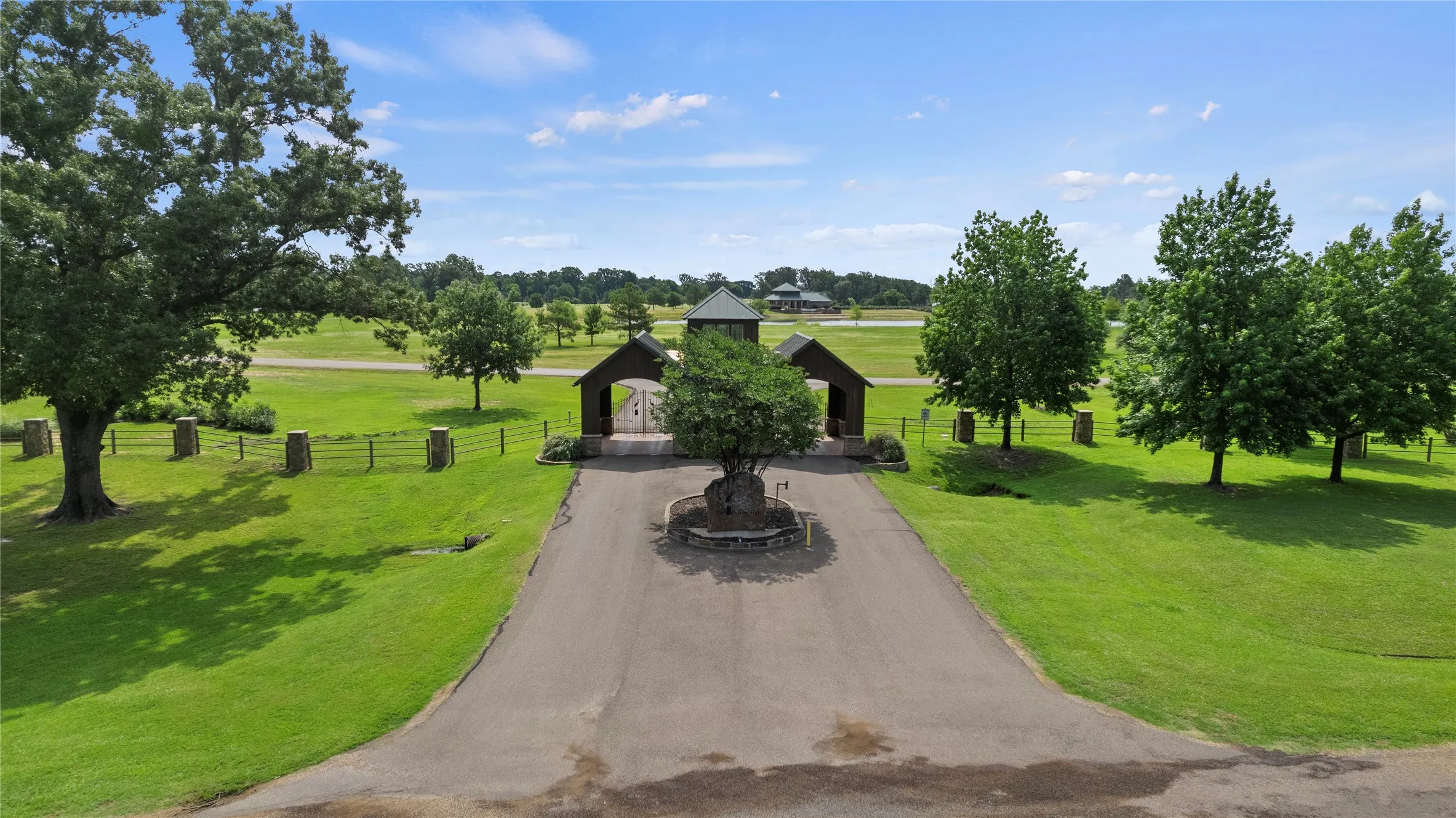 Single Family Residence For Sale in Titus County , 245 Private Road 2714, Mt Pleasant, Texas 75455, 4 Bedroom, 4 Bathroom, 2 Garage spaces, 3,154 Sqft, built in 2014, mls#21342674, Real Estate Agent in Mt Pleasant, Homes For Sale in Titus county, Homes For Sale in Mt Pleasant, Realtor in Mt Pleasant Texas, Real Estate Brokerage Independent Realty Texas, Luminita Cordes Realtor