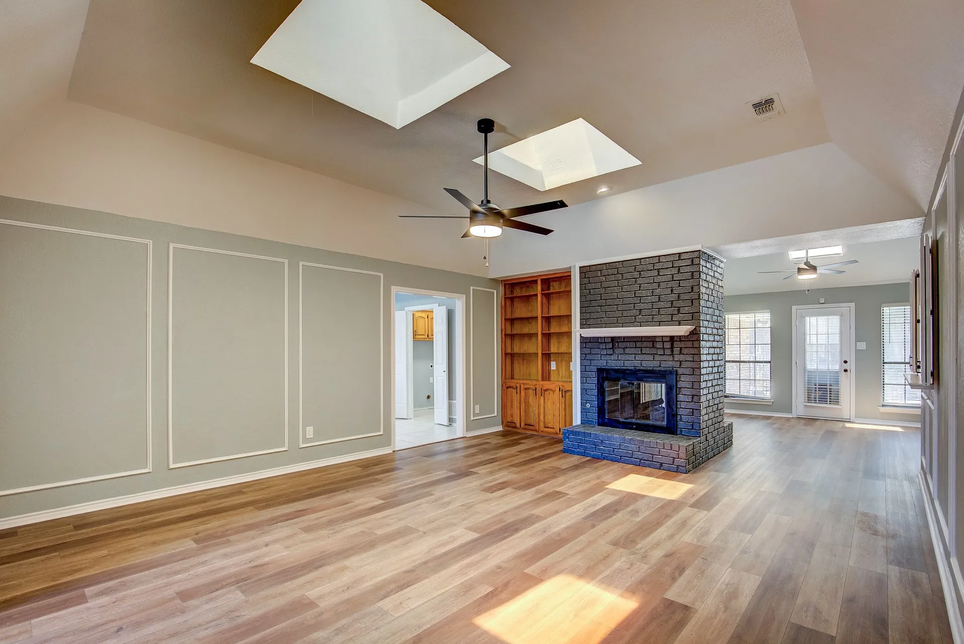 Single Family Residence For Rent in Tarrant County , 3914 Meadow Drive, Grapevine, Texas 76051, 4 Bedroom, 3 Bathroom, 2 Garage spaces, 2,256 Sqft, built in 1986, mls#21339891, Real Estate Agent in Grapevine, Homes For Rent in Tarrant county, Homes For Rent in Grapevine, Realtor in Grapevine Texas, Real Estate Brokerage Independent Realty Texas, Luminita Cordes Realtor