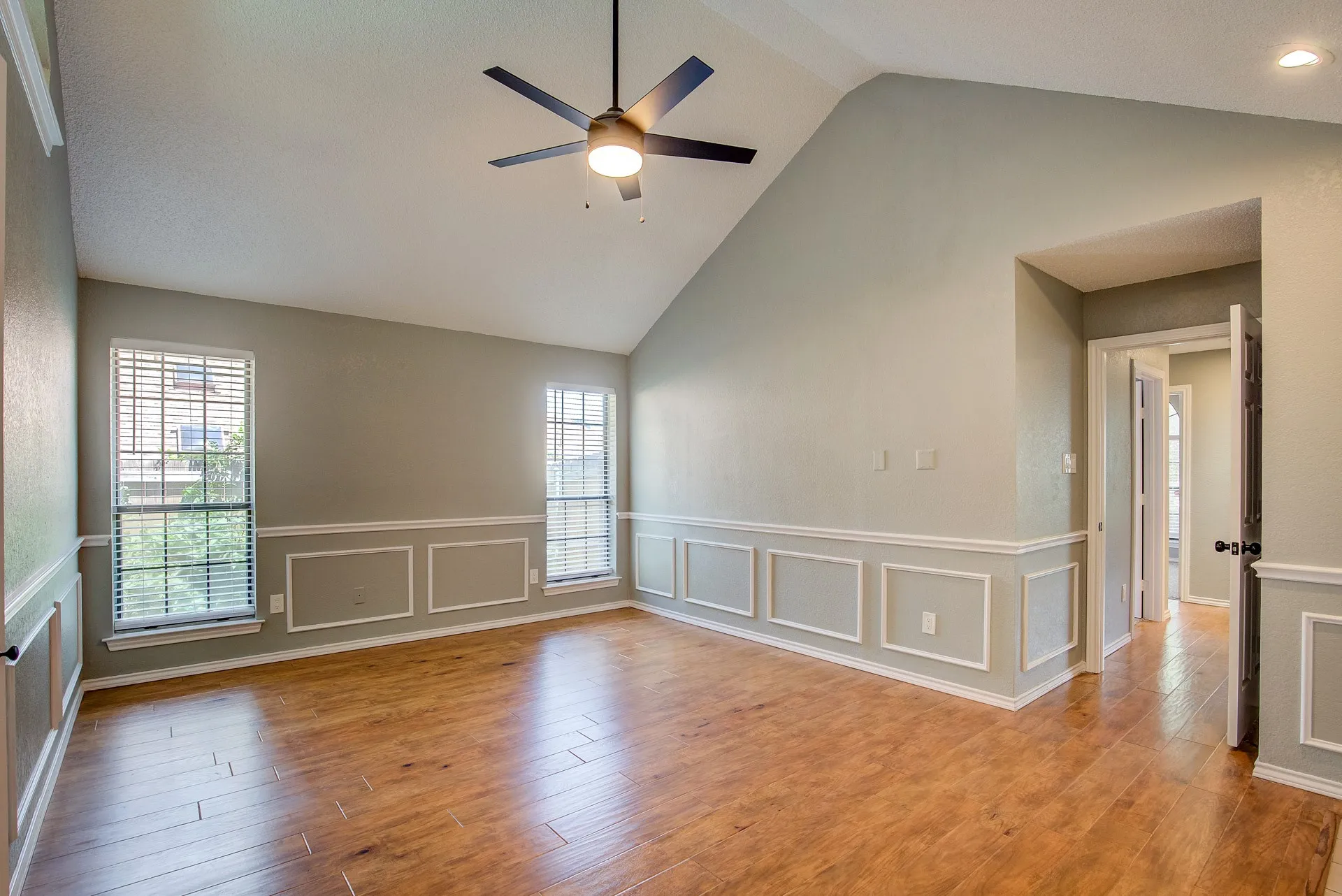 Single Family Residence For Rent in Tarrant County , 3914 Meadow Drive, Grapevine, Texas 76051, 4 Bedroom, 3 Bathroom, 2 Garage spaces, 2,256 Sqft, built in 1986, mls#21339891, Real Estate Agent in Grapevine, Homes For Rent in Tarrant county, Homes For Rent in Grapevine, Realtor in Grapevine Texas, Real Estate Brokerage Independent Realty Texas, Luminita Cordes Realtor